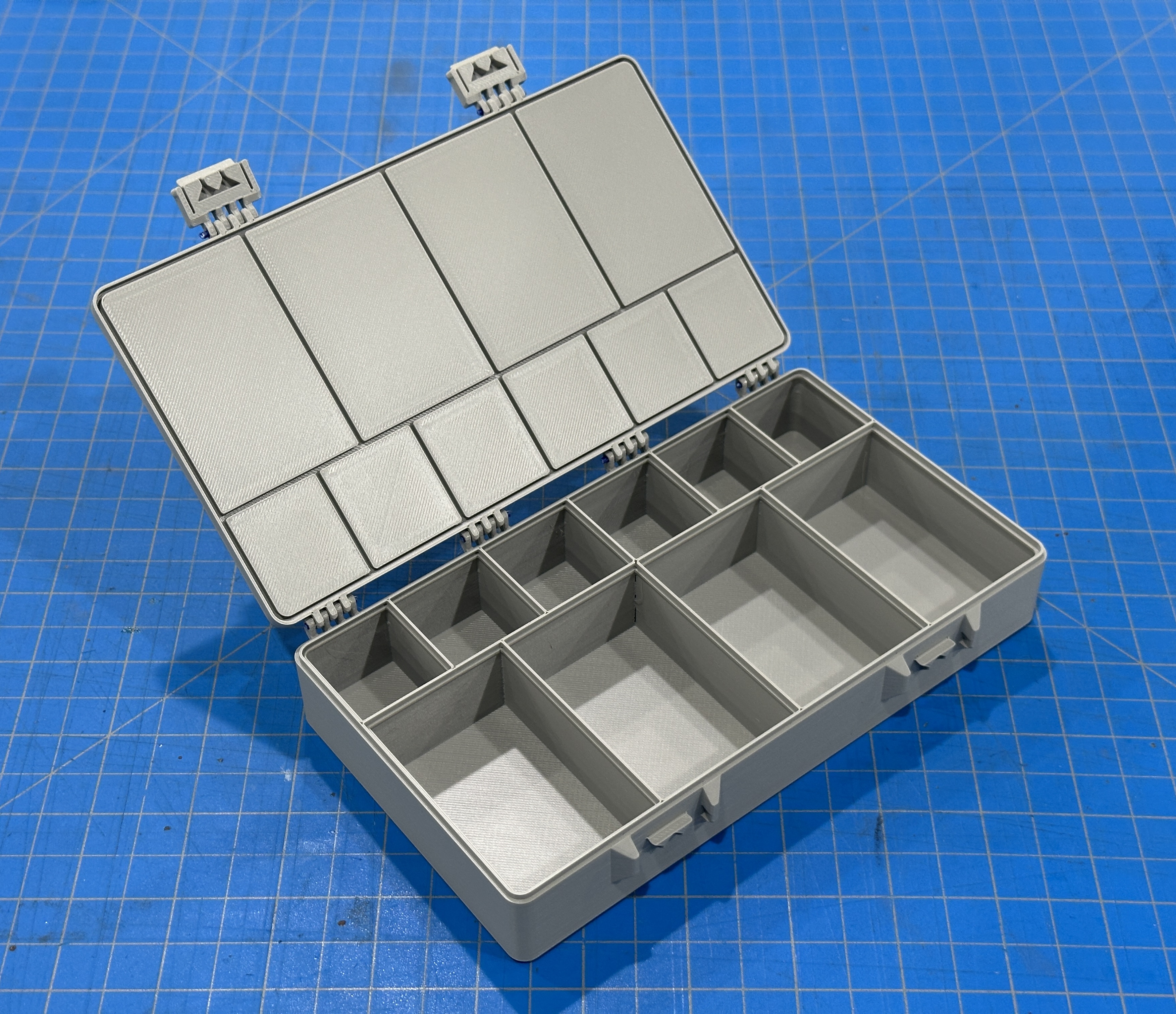 Multi-chamber Box with Clasp and Good Separation Large Compartment Remix 3D model thumbnail
