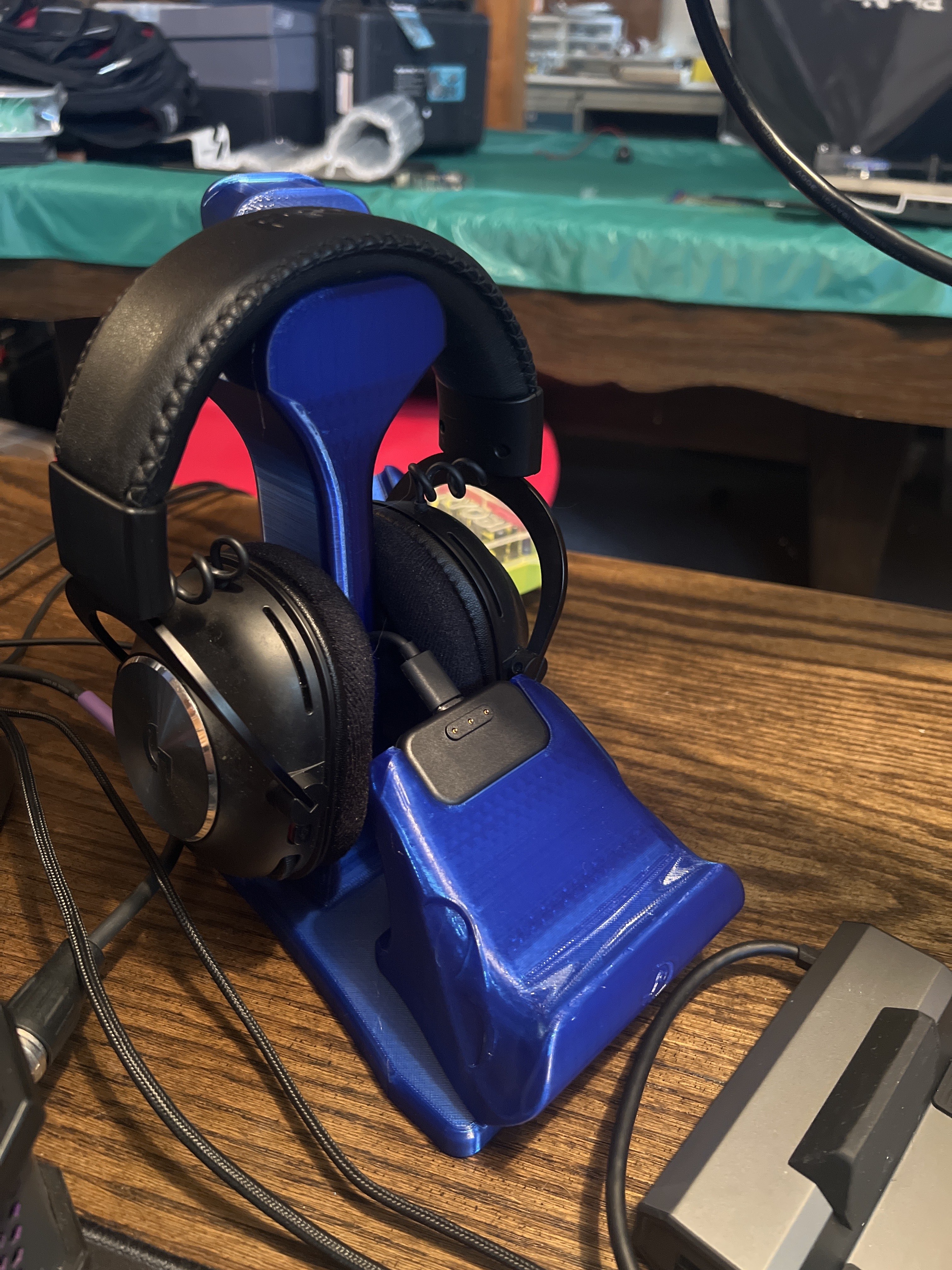 Miniatura 2 do modelo 3D Steam Controller and Headphone Stand