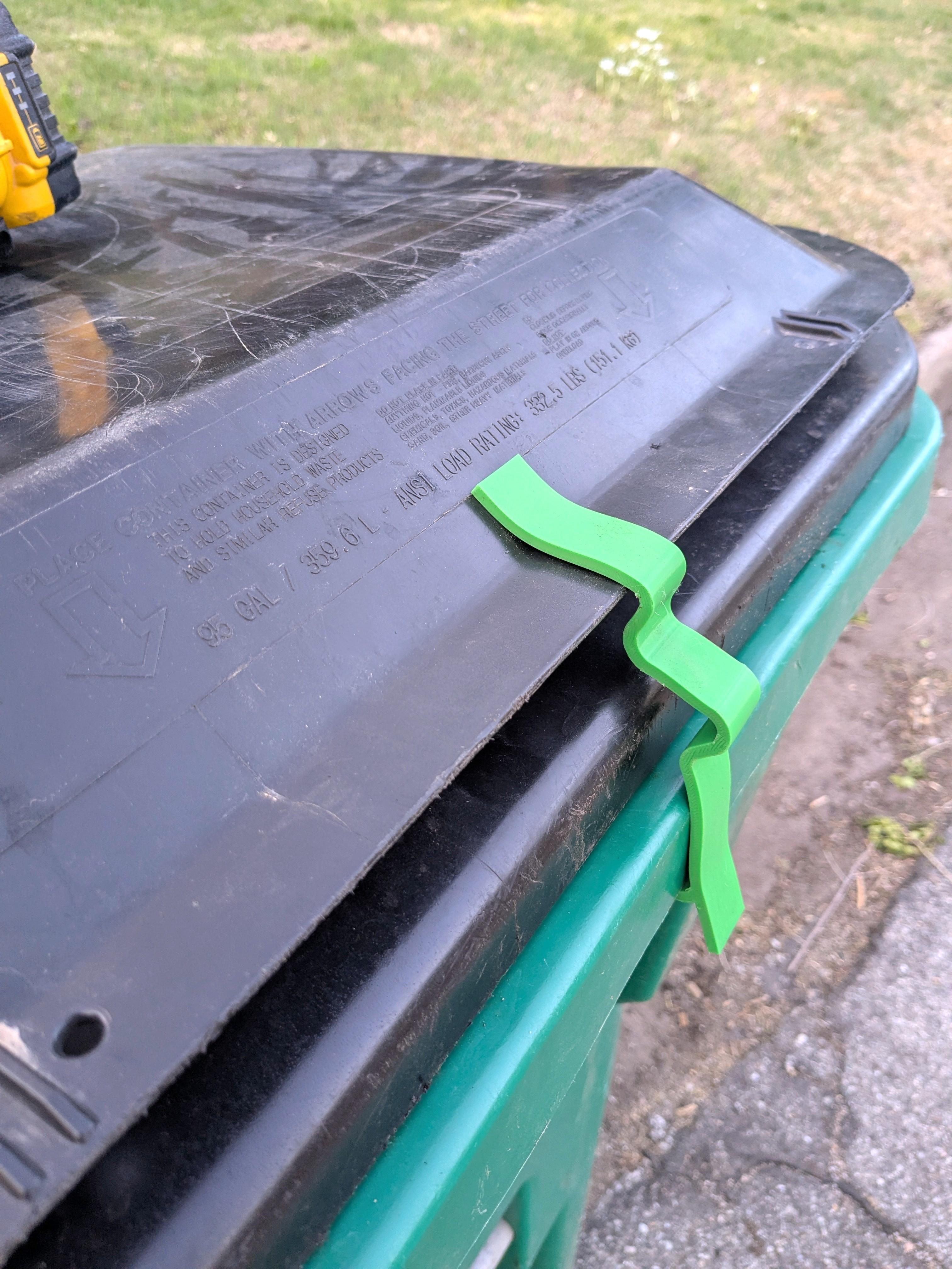 Wheeled Trash Can Flexible Lid Latch Clip (Refuse Cart, Wheelie Bin)