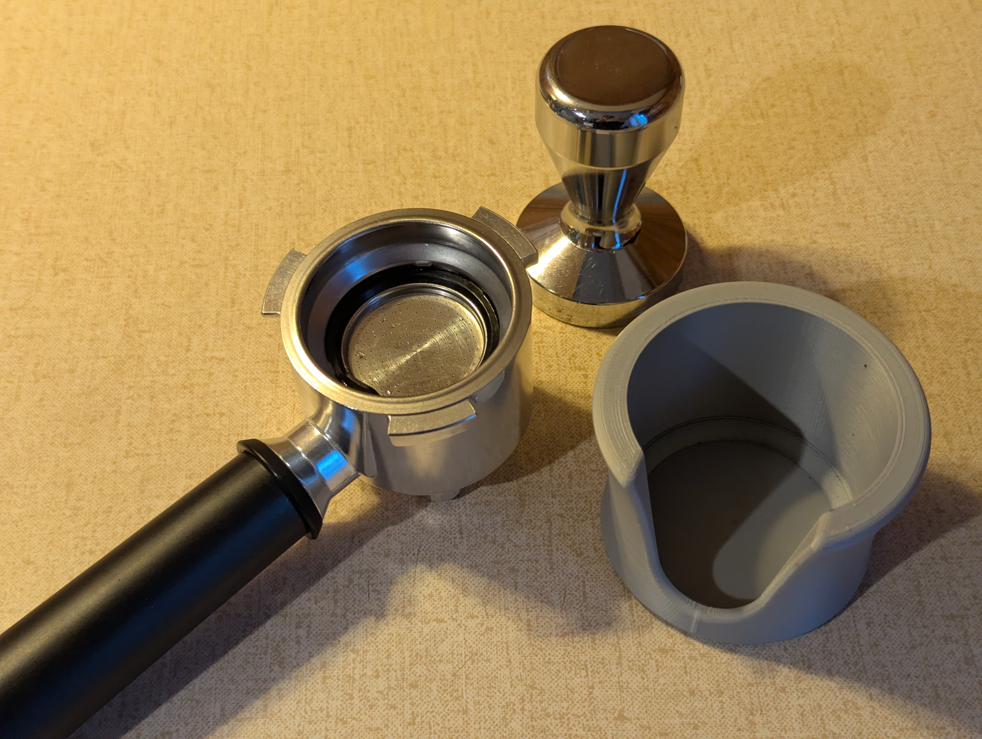 Tamping station for De'Longhi EC685