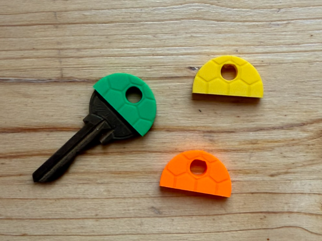 Miniatura 2 do modelo 3D Simple Key Cover with Honeycomb Pattern