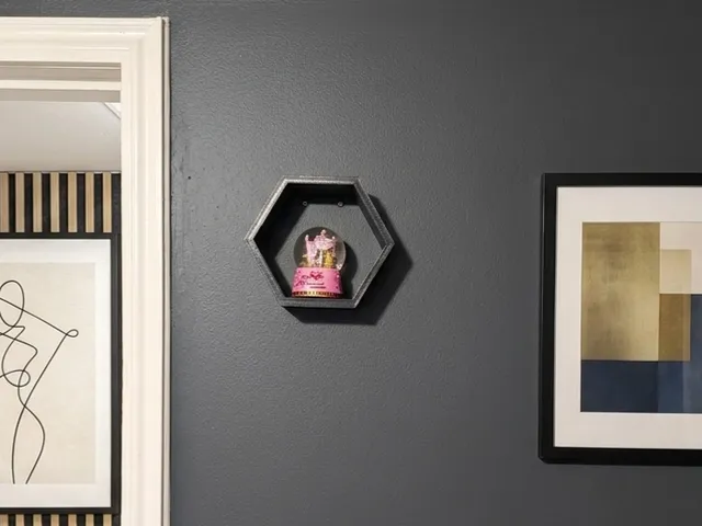 Hexagonal Wall Shelf 7"