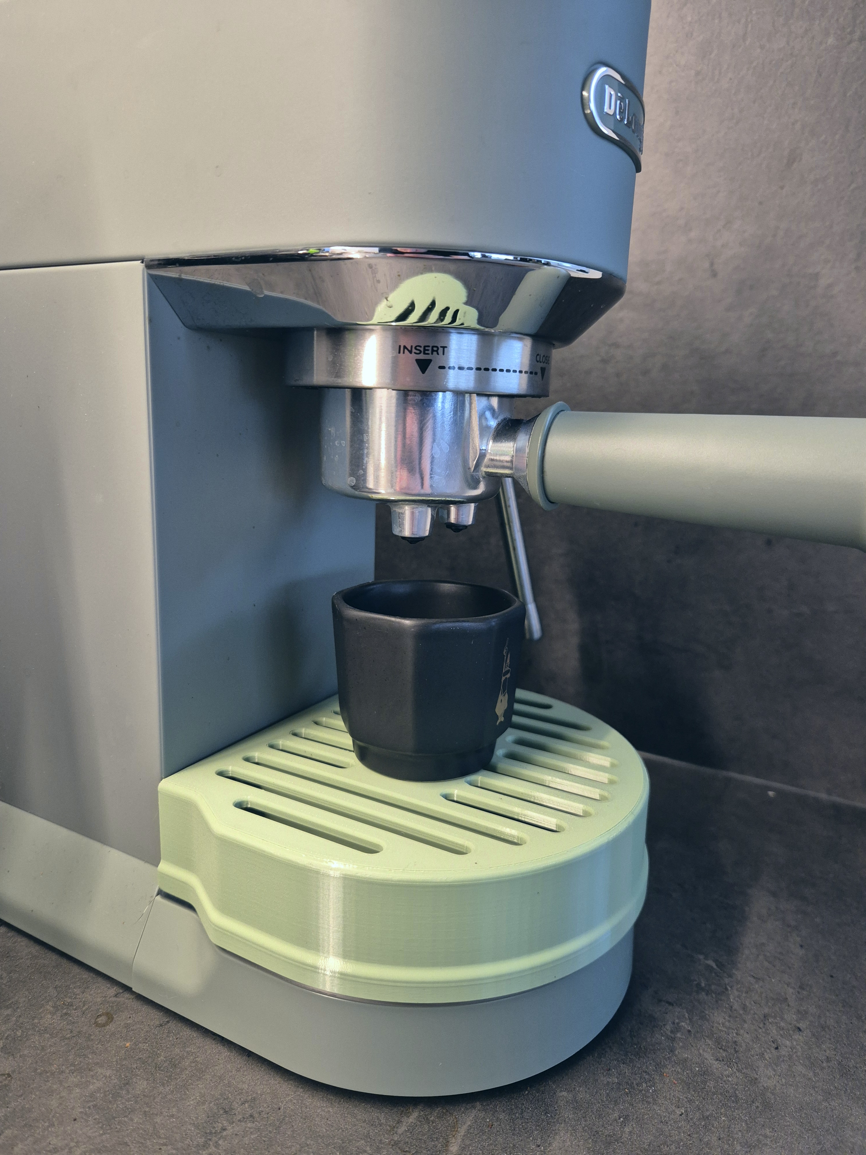 DeLonghi EC890 Cup rising platform