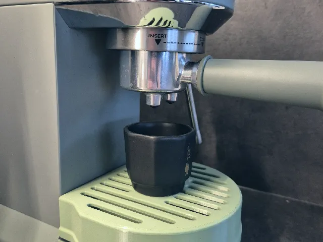 DeLonghi EC890 Cup rising platform