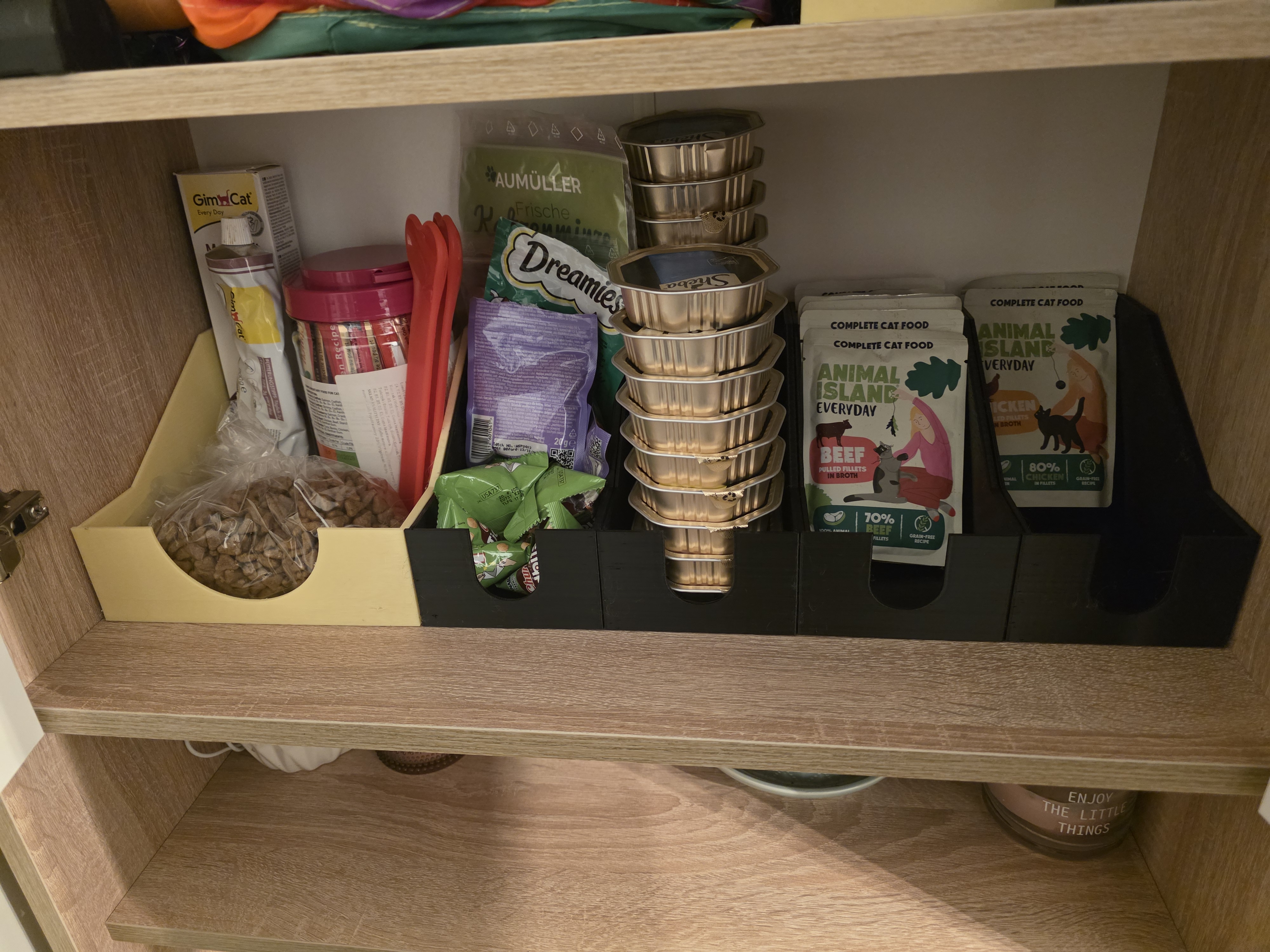 Cat Or Dog Food Sachets And Snacks Organizer