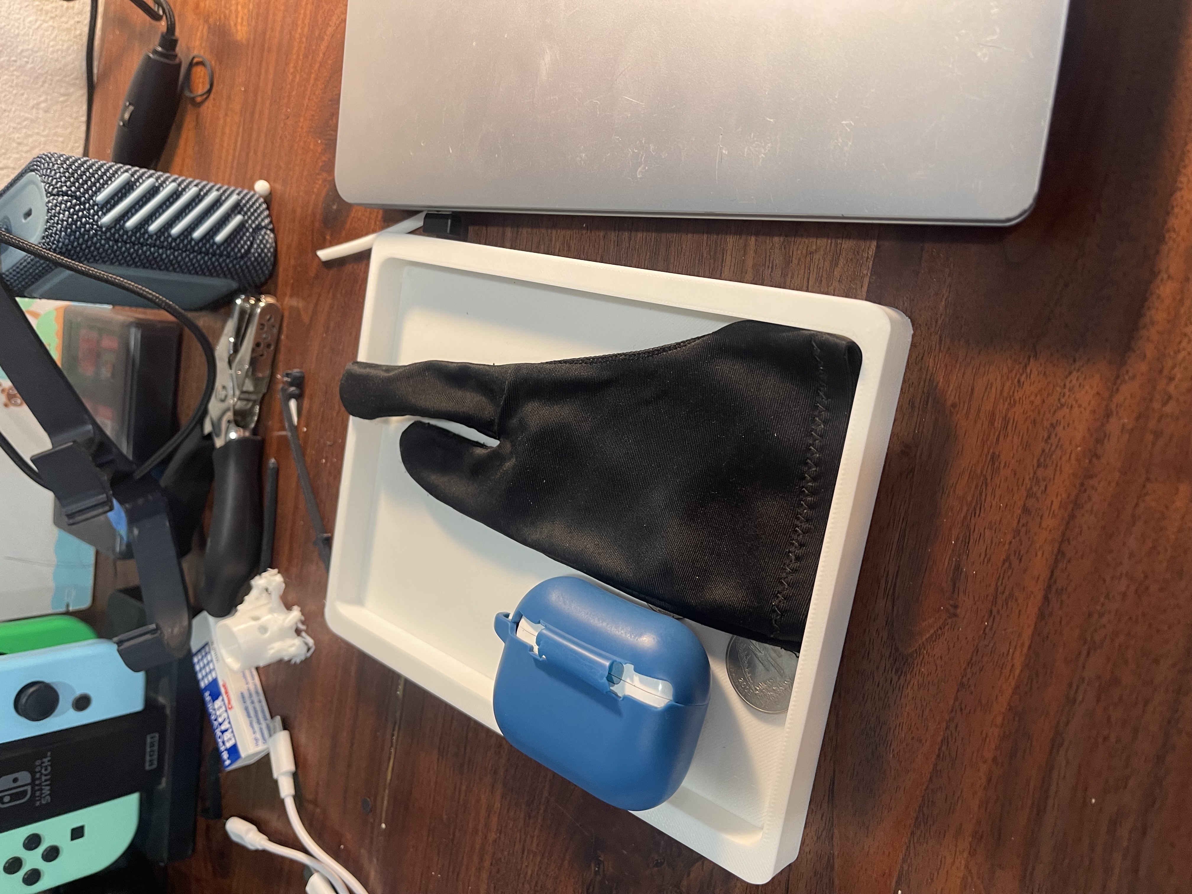 desk tray to reduce clutter