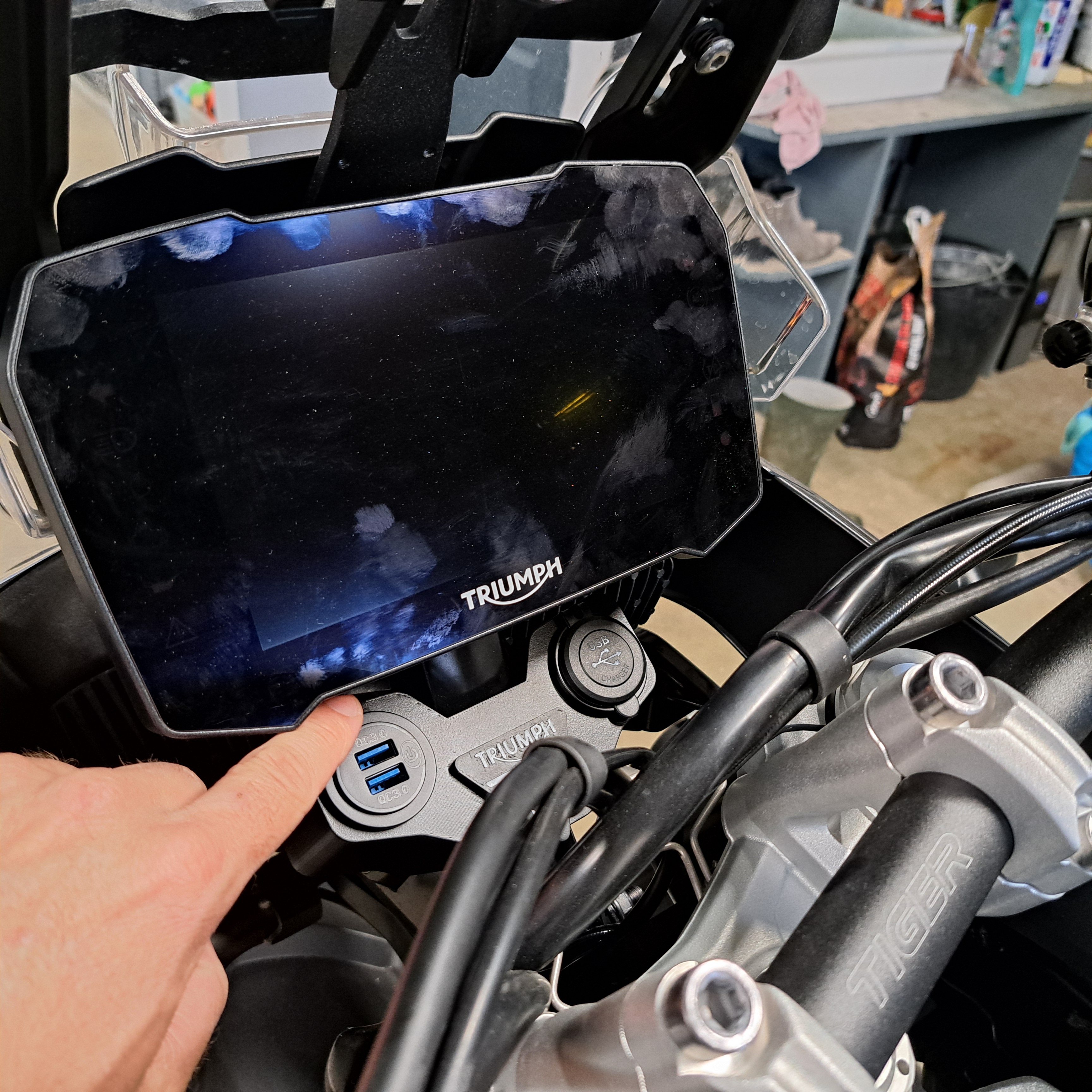Platine Triumph pour  USB moto 900 GT PRO