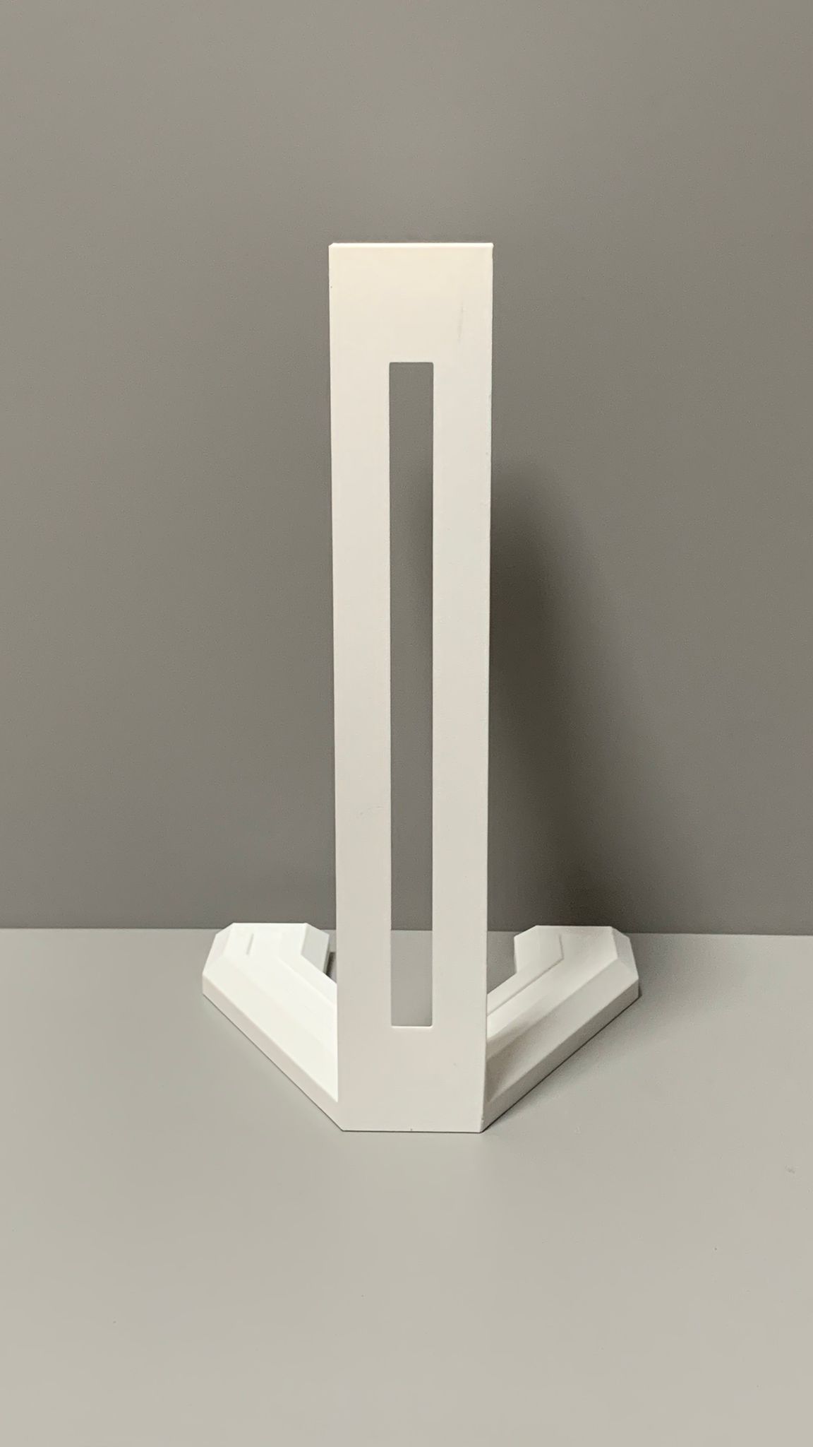 Minimalist Headphone Stand with USB Slot image 4