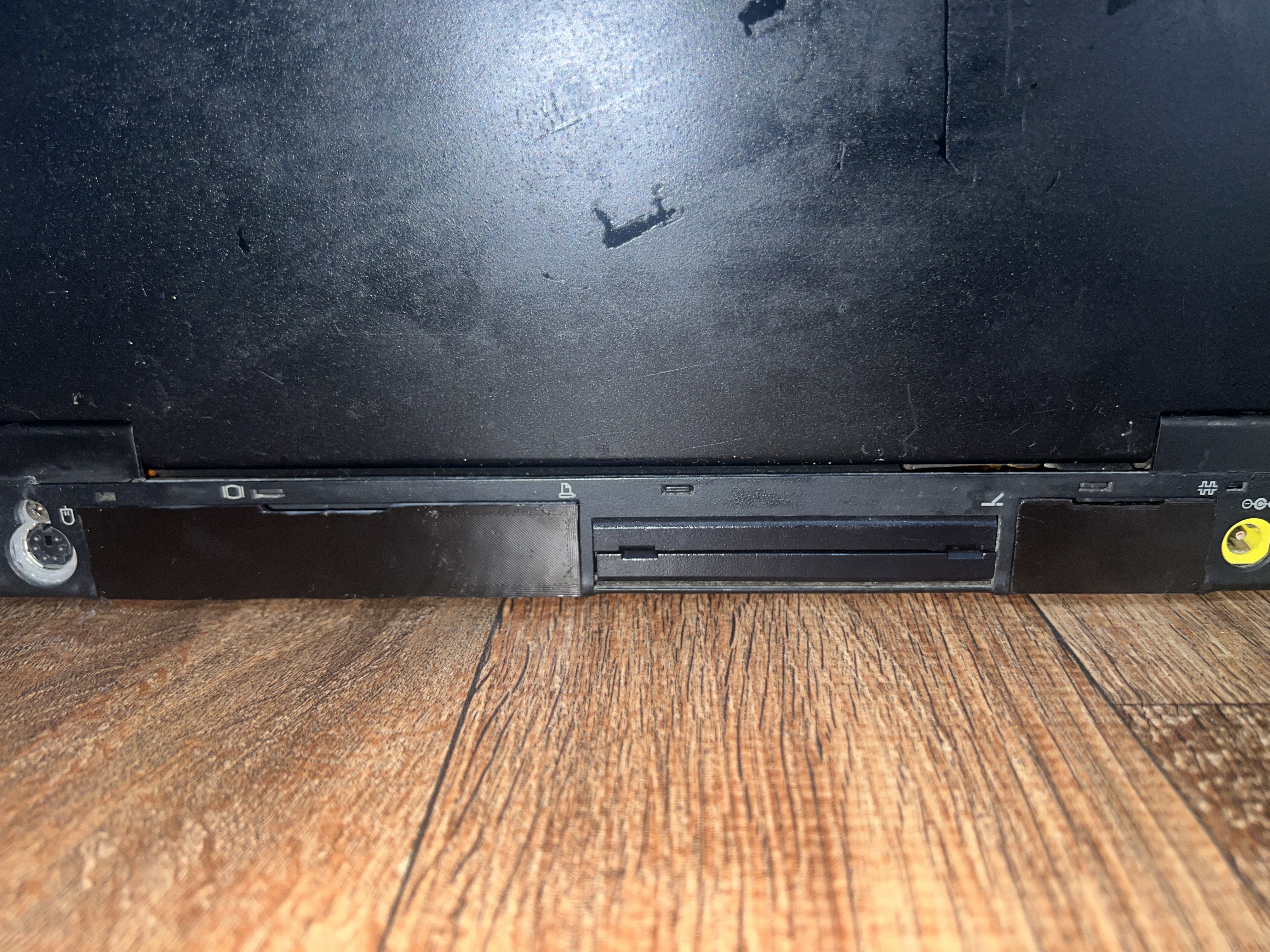 IBM Thinkpad 600 Back Ports Cover s