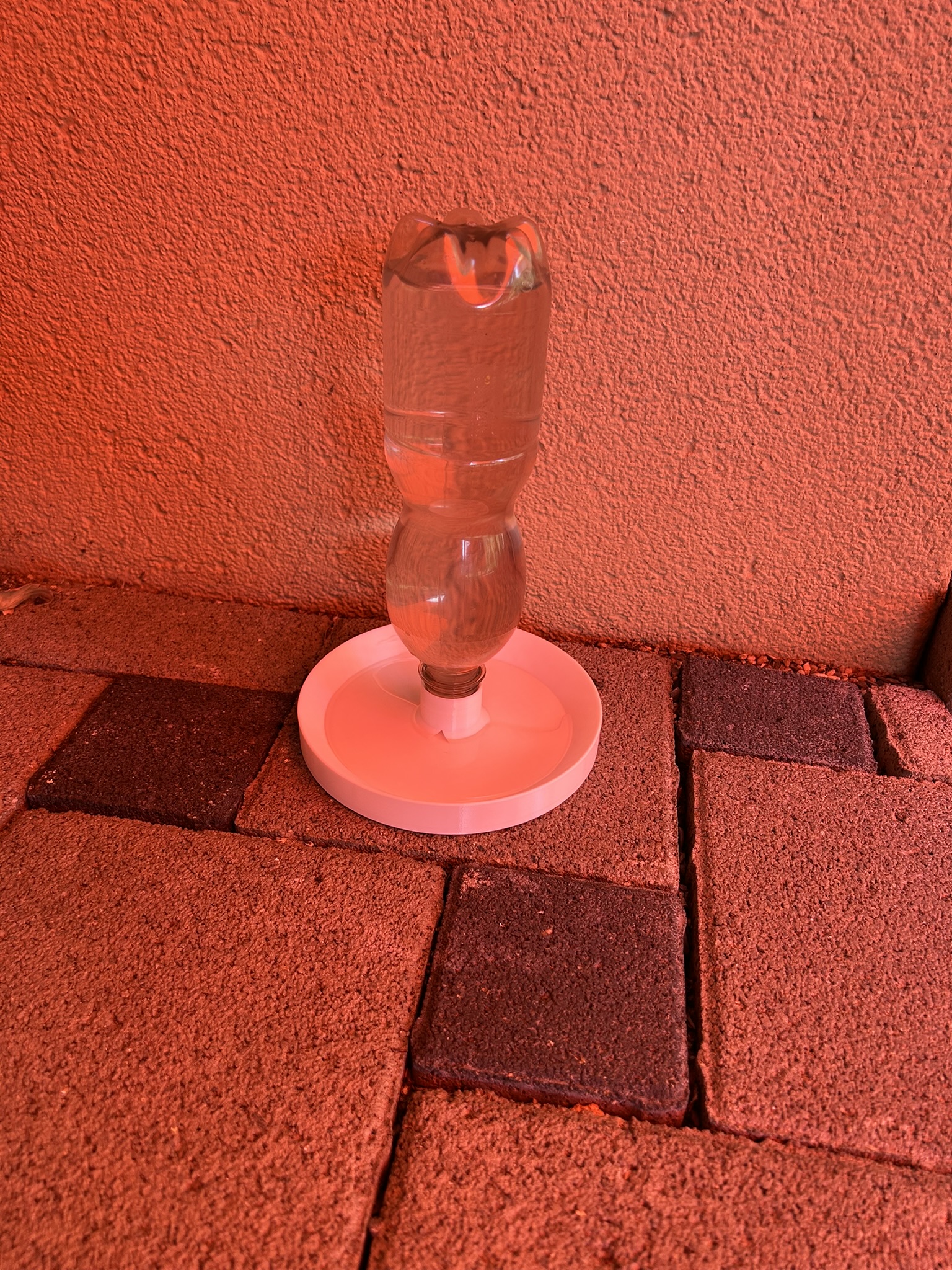 Wasserspender für Vögel und Kleintiere wie Igel usw.