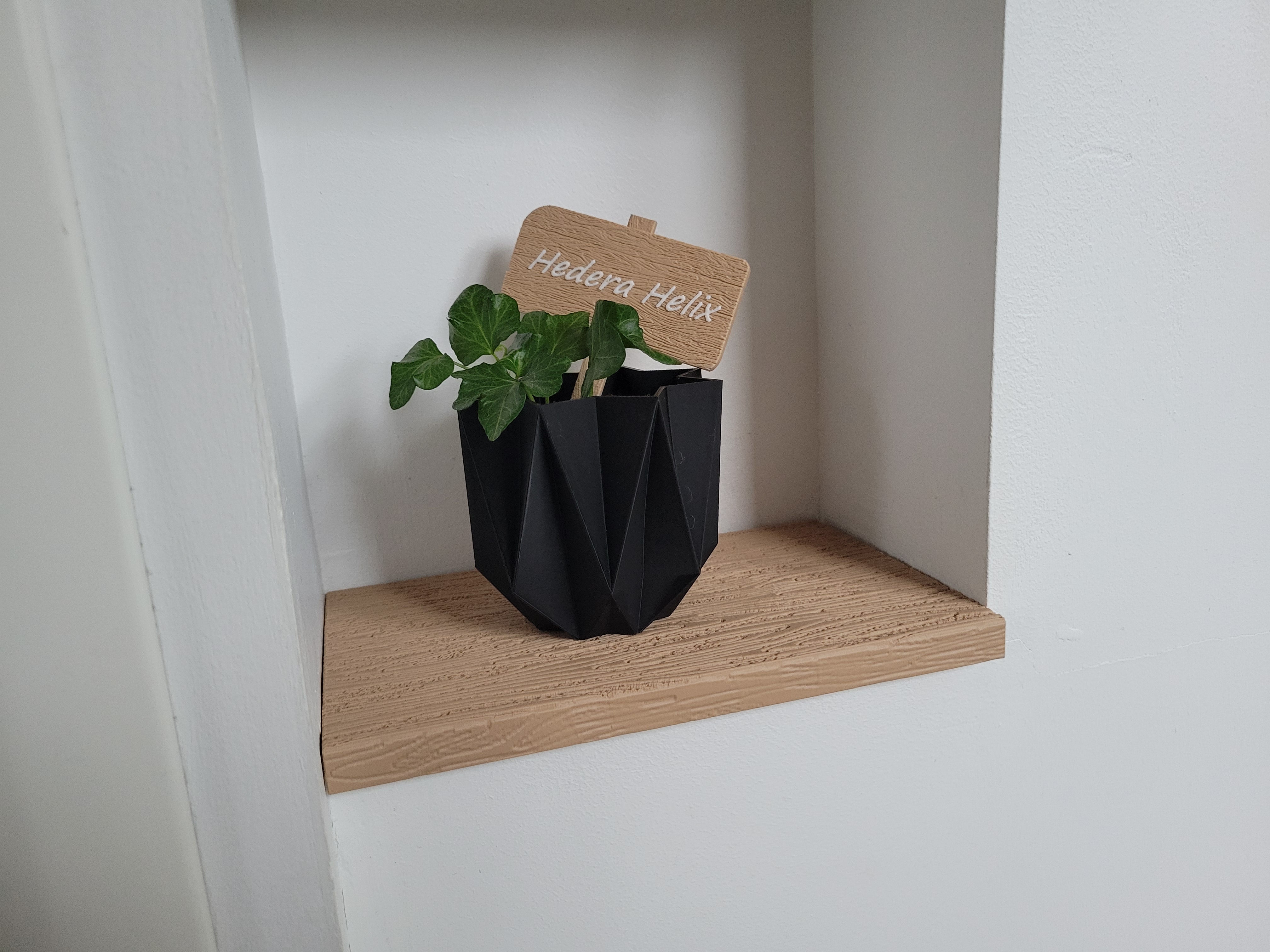 Wood-effect shelf