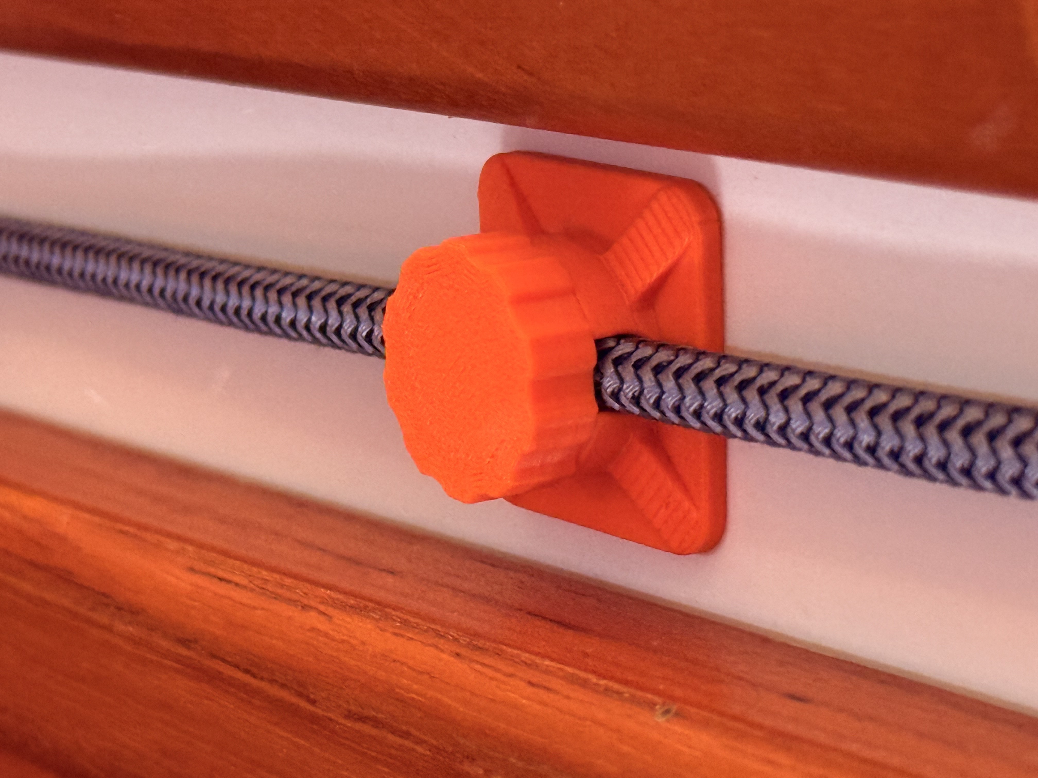 Miniatura 6 do modelo 3D Cable Mount - Screwable or Glueable