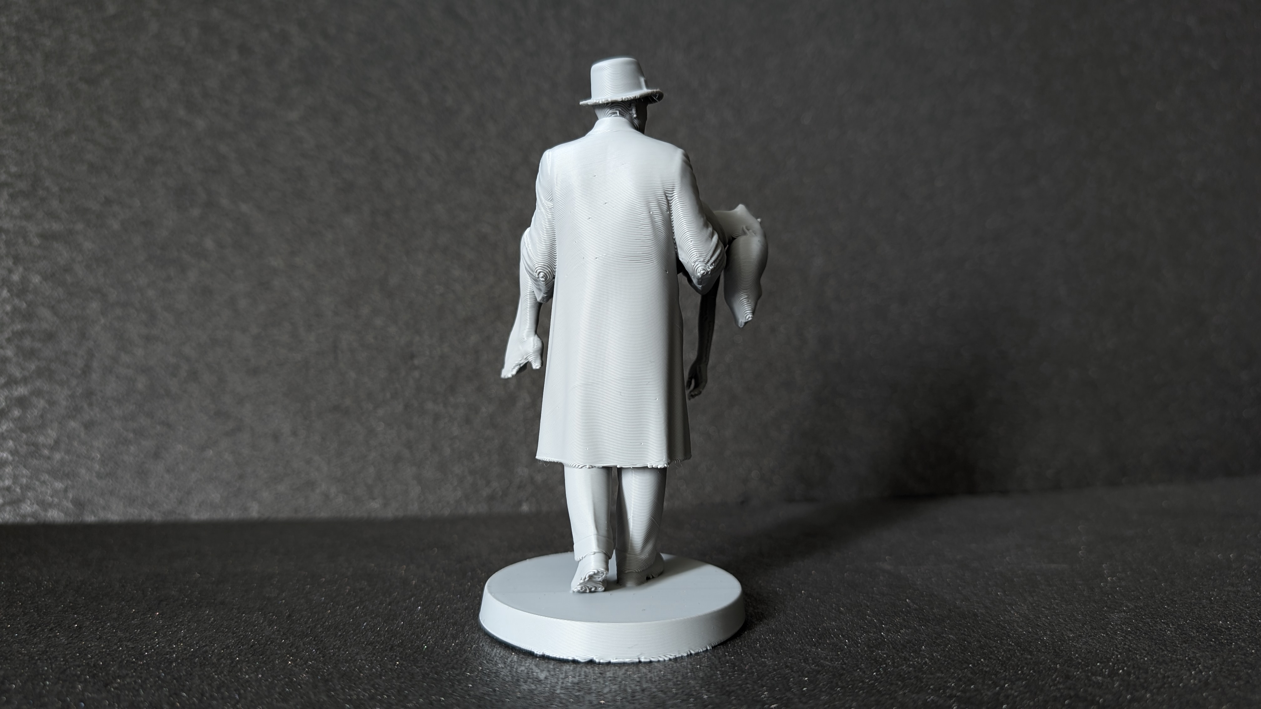 Falco statue — miniatura 5