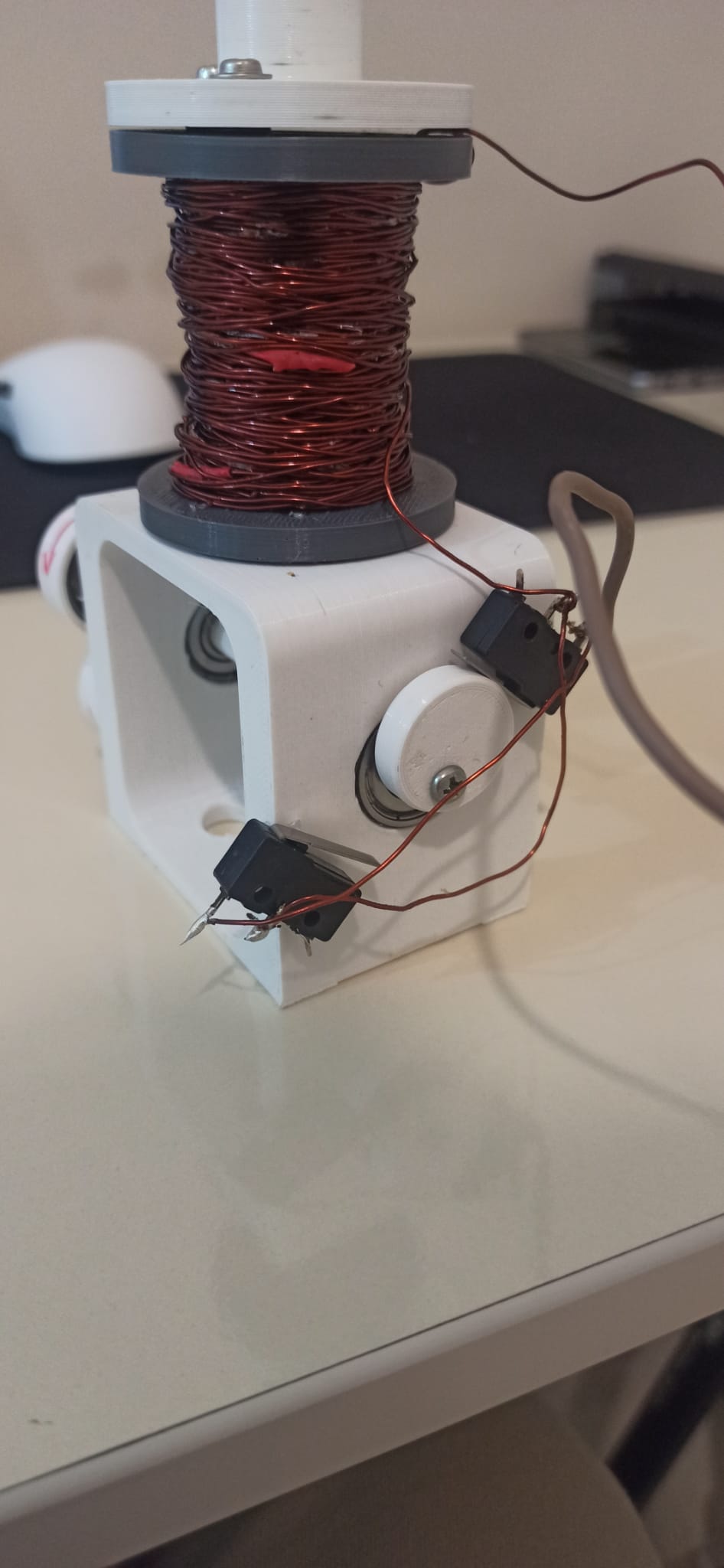 Miniatura 2 do modelo 3D Magnetic Engine V2