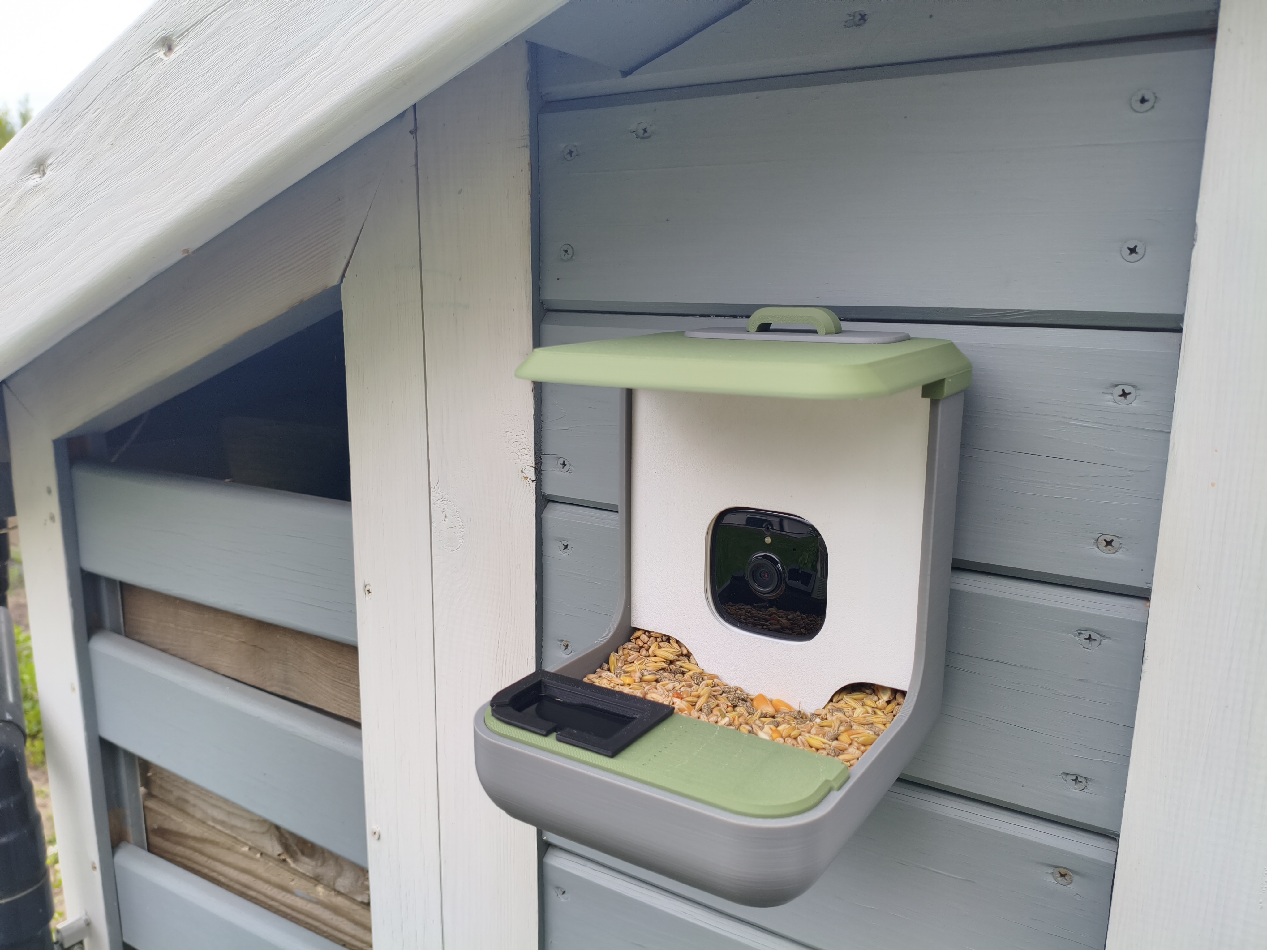 Tapo bird feeder front wall