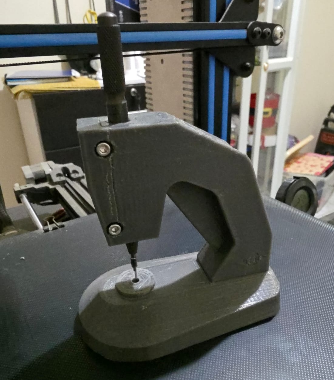 Reamer jeweling press for watchmaker