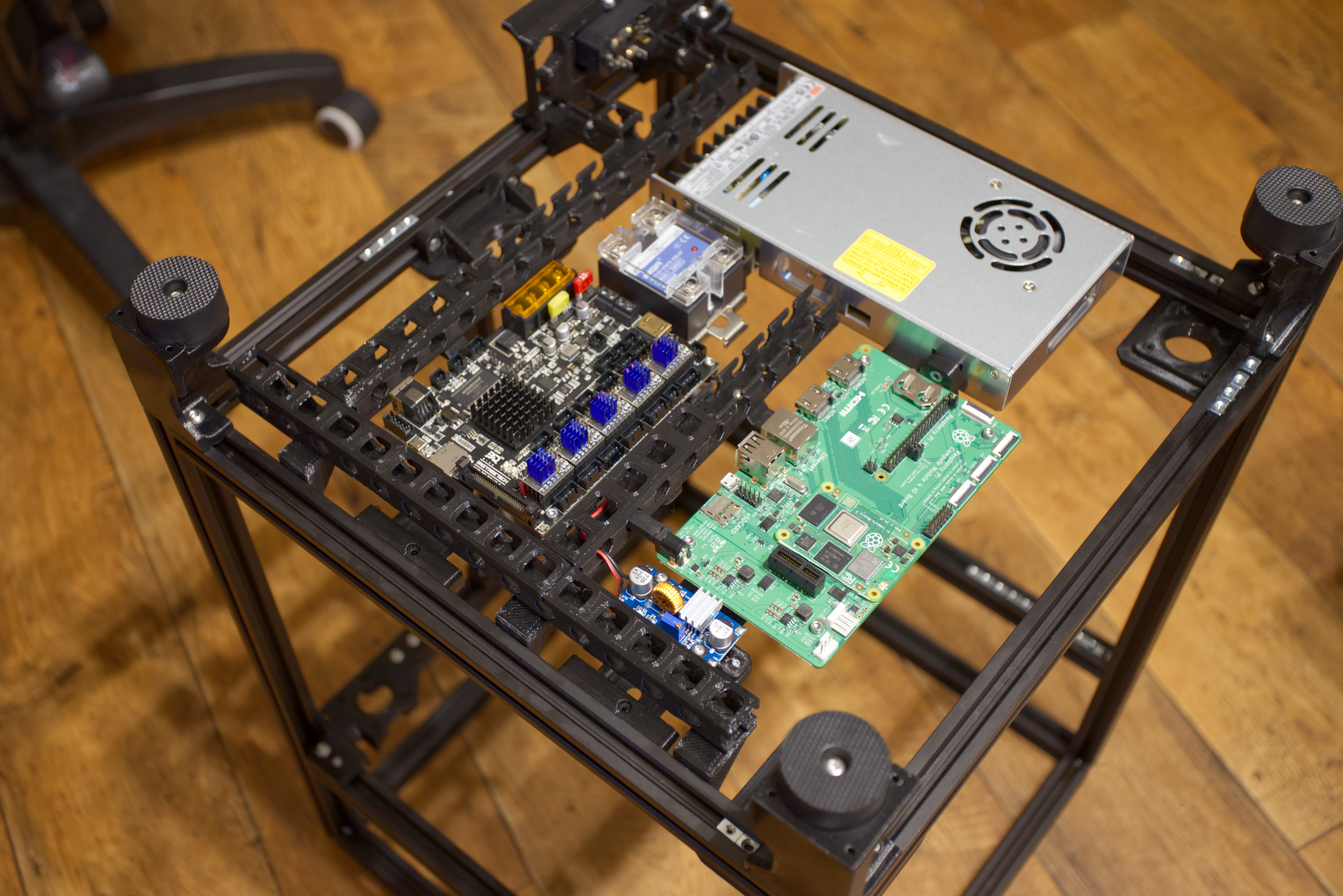 3D‑printed cable‑routing channel