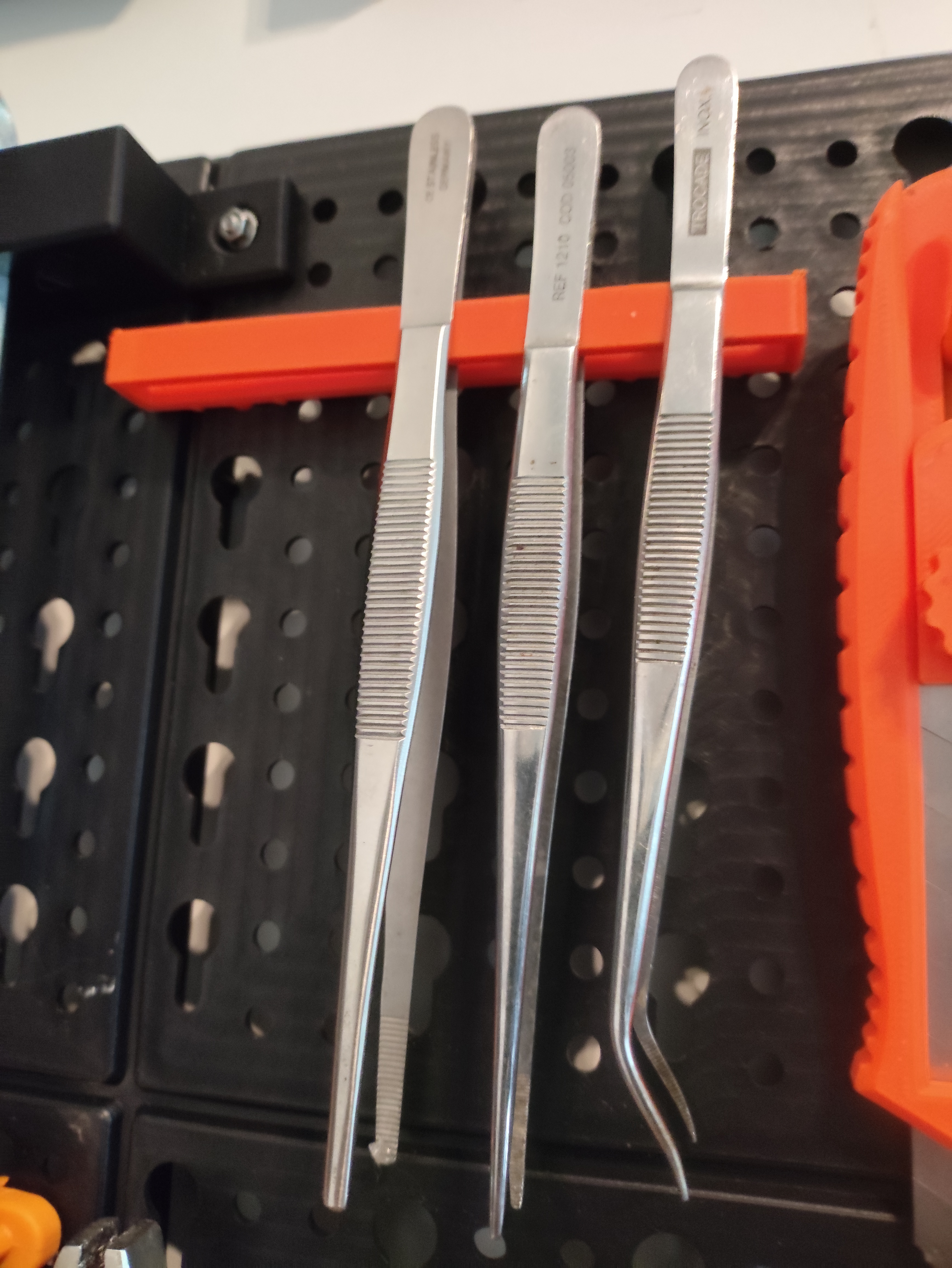 Tweezers holder for Lidl/Parkside pegboard