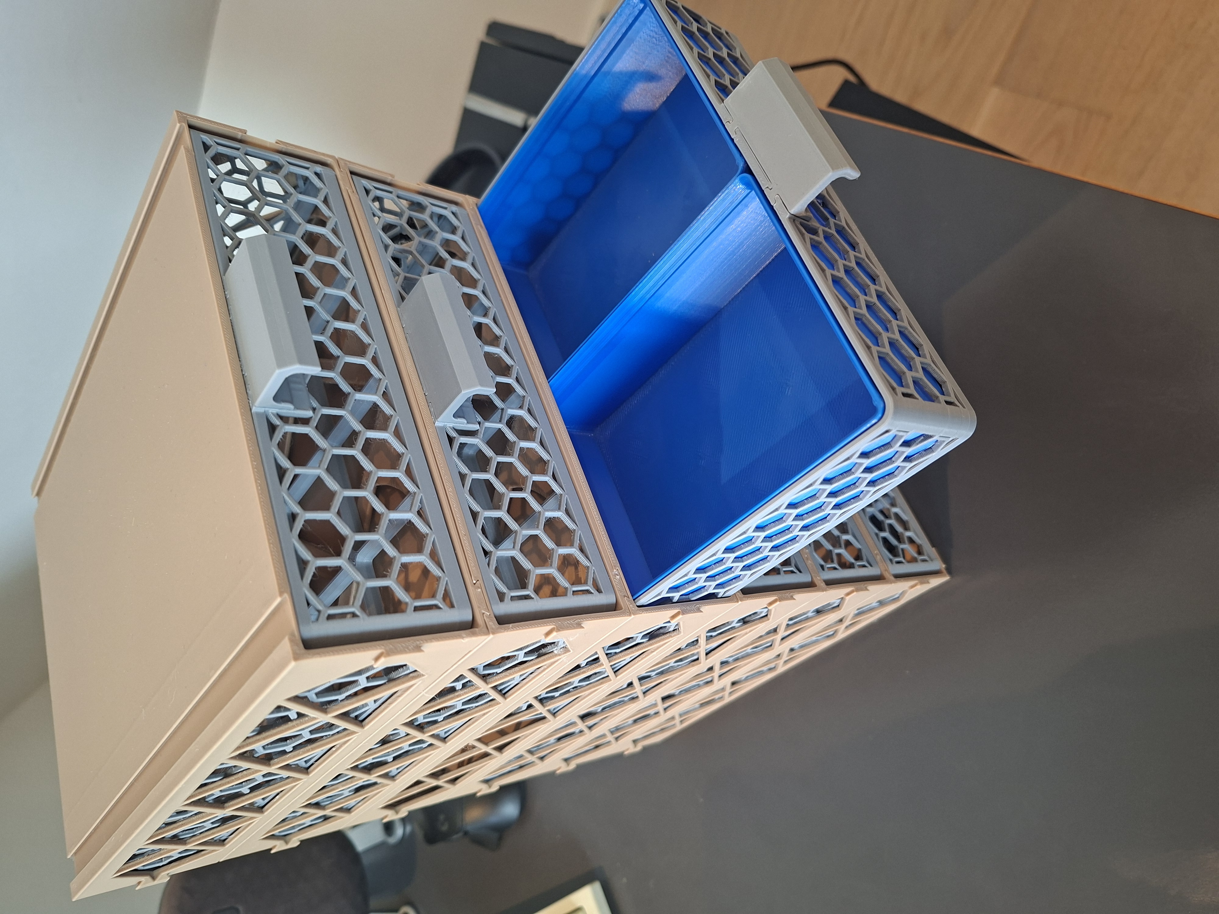 Stackable Gridfinity drawer and case