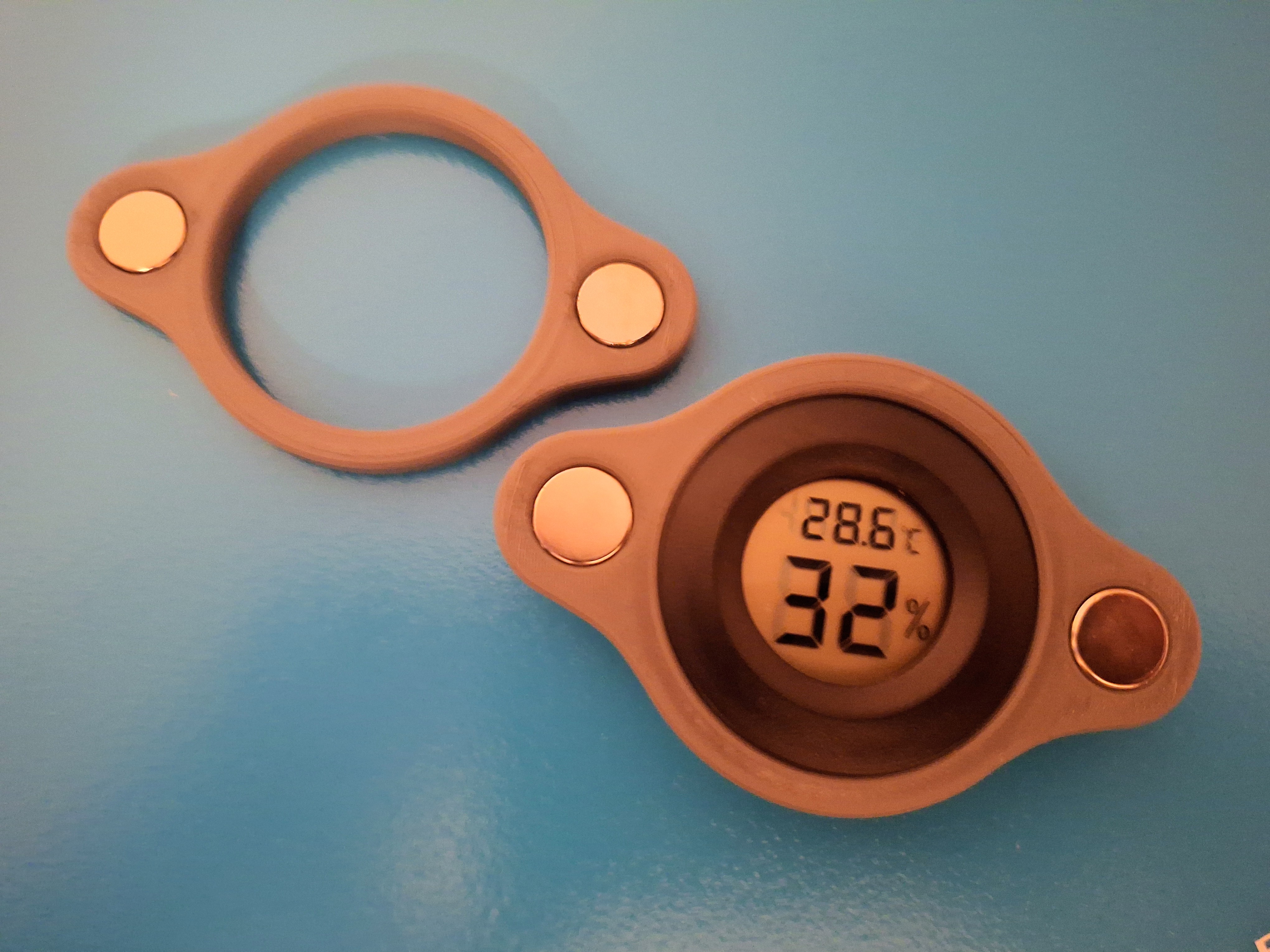 Magnetic hygrometer mount
