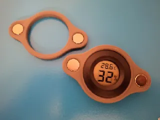 Magnetic hygrometer mount