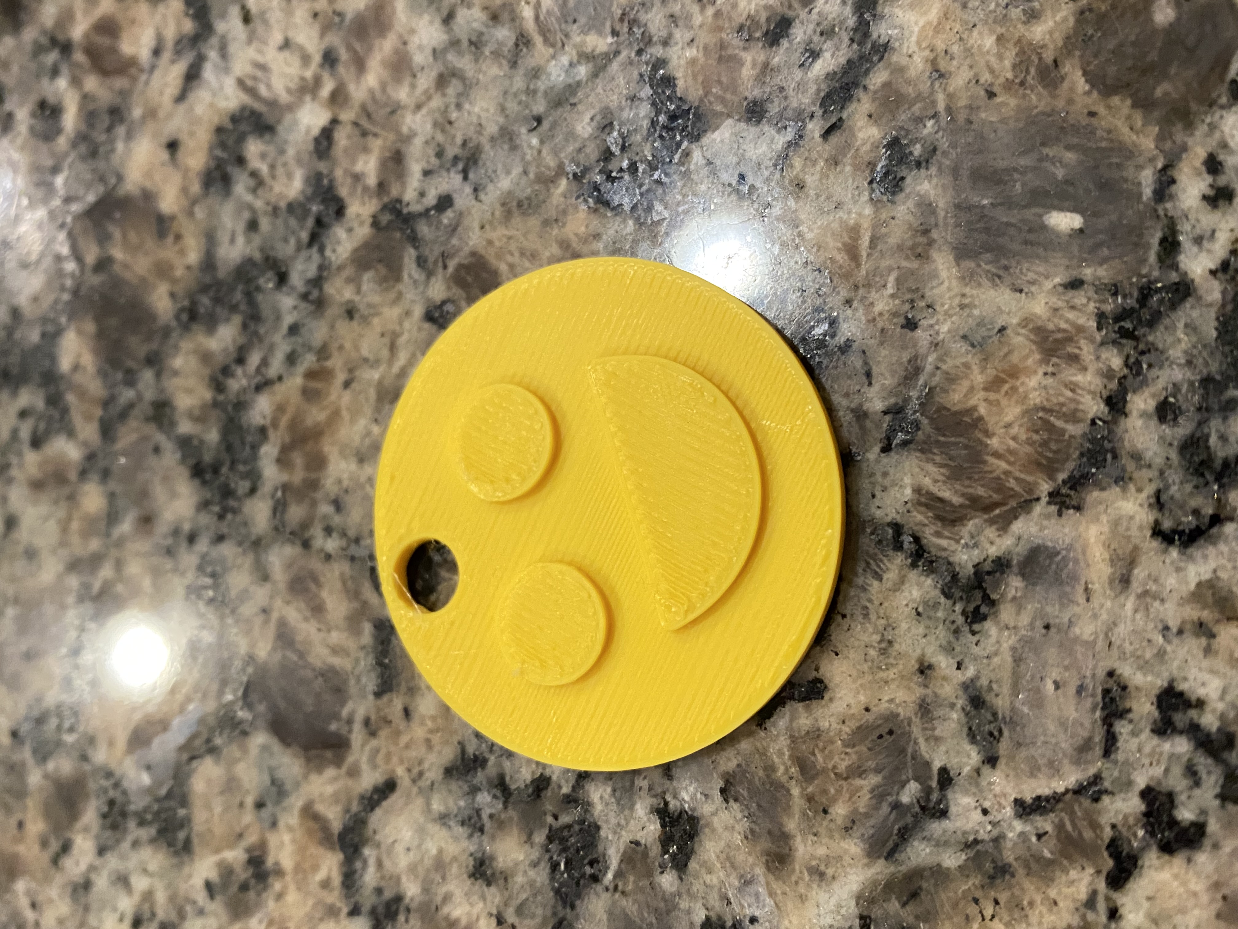 Miniatura 3 do modelo 3D Smiley Face Keychain