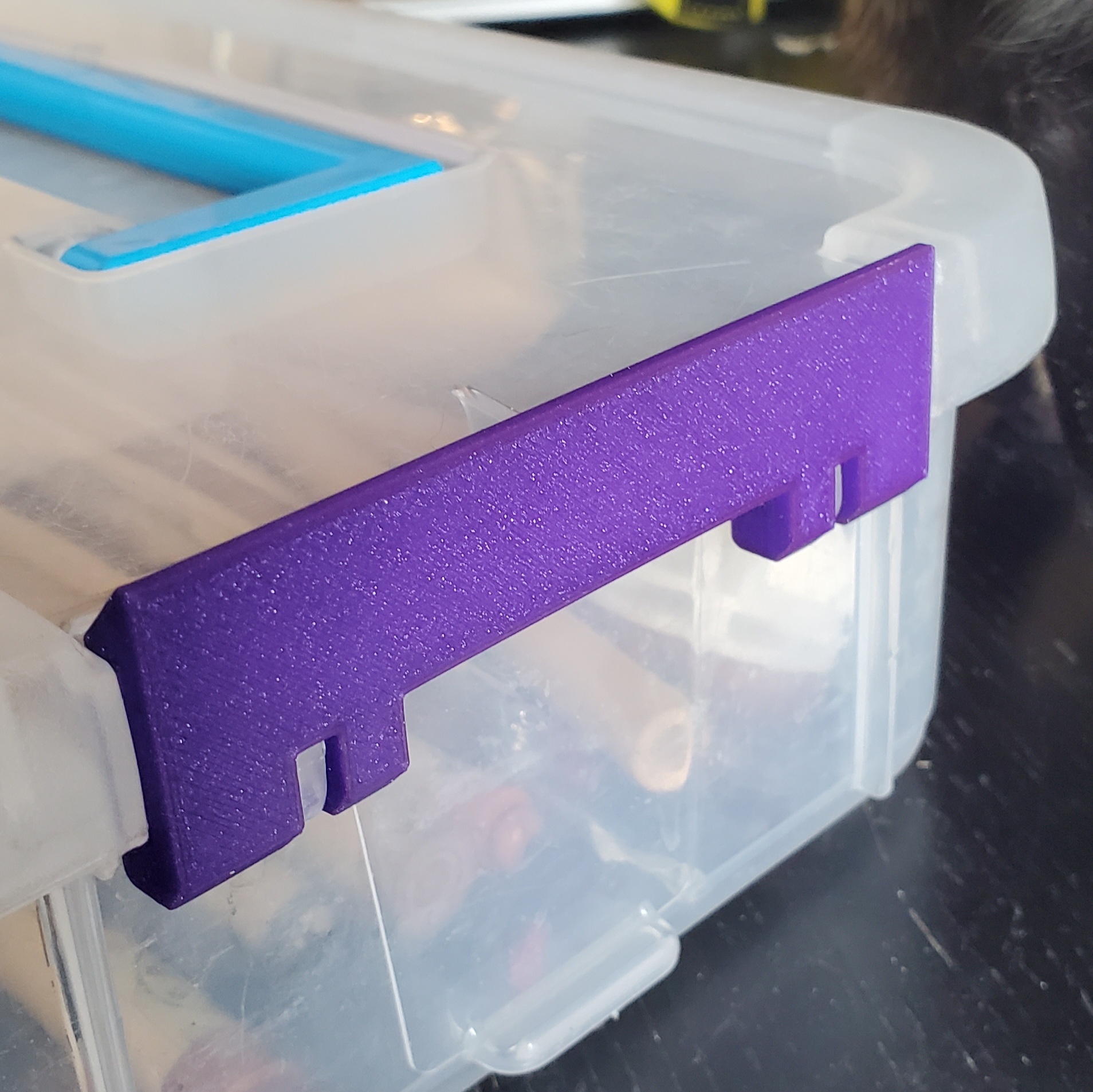 Replacement Latch for Sterilite Stackable Bins — miniatura 2