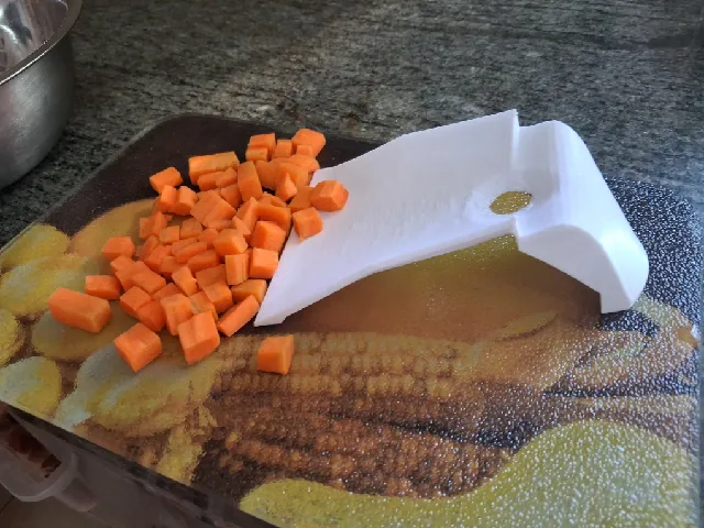 Ergonomic Cutting Board Scraper & Funnel (No Supports, PETG Ready)