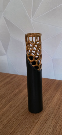 vase a rose
