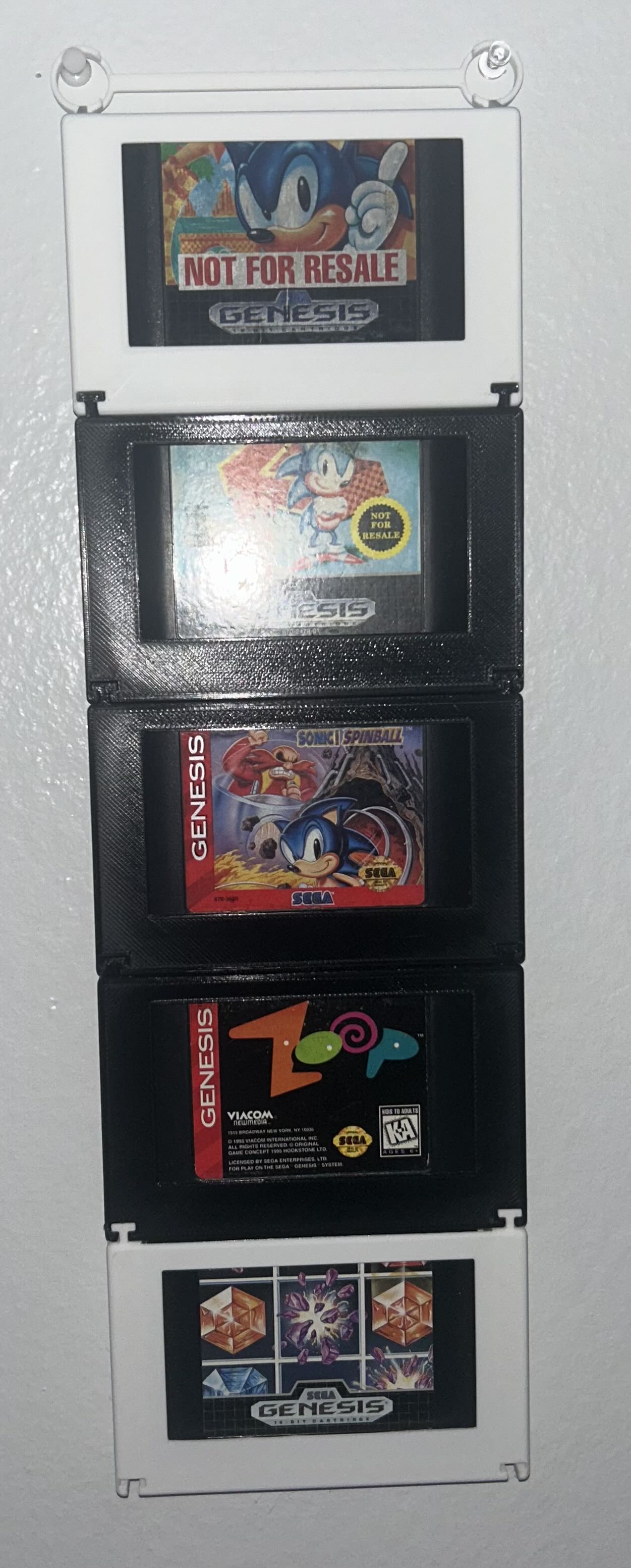 Sega Genesis/Mega Drive cartridge holder wall mount