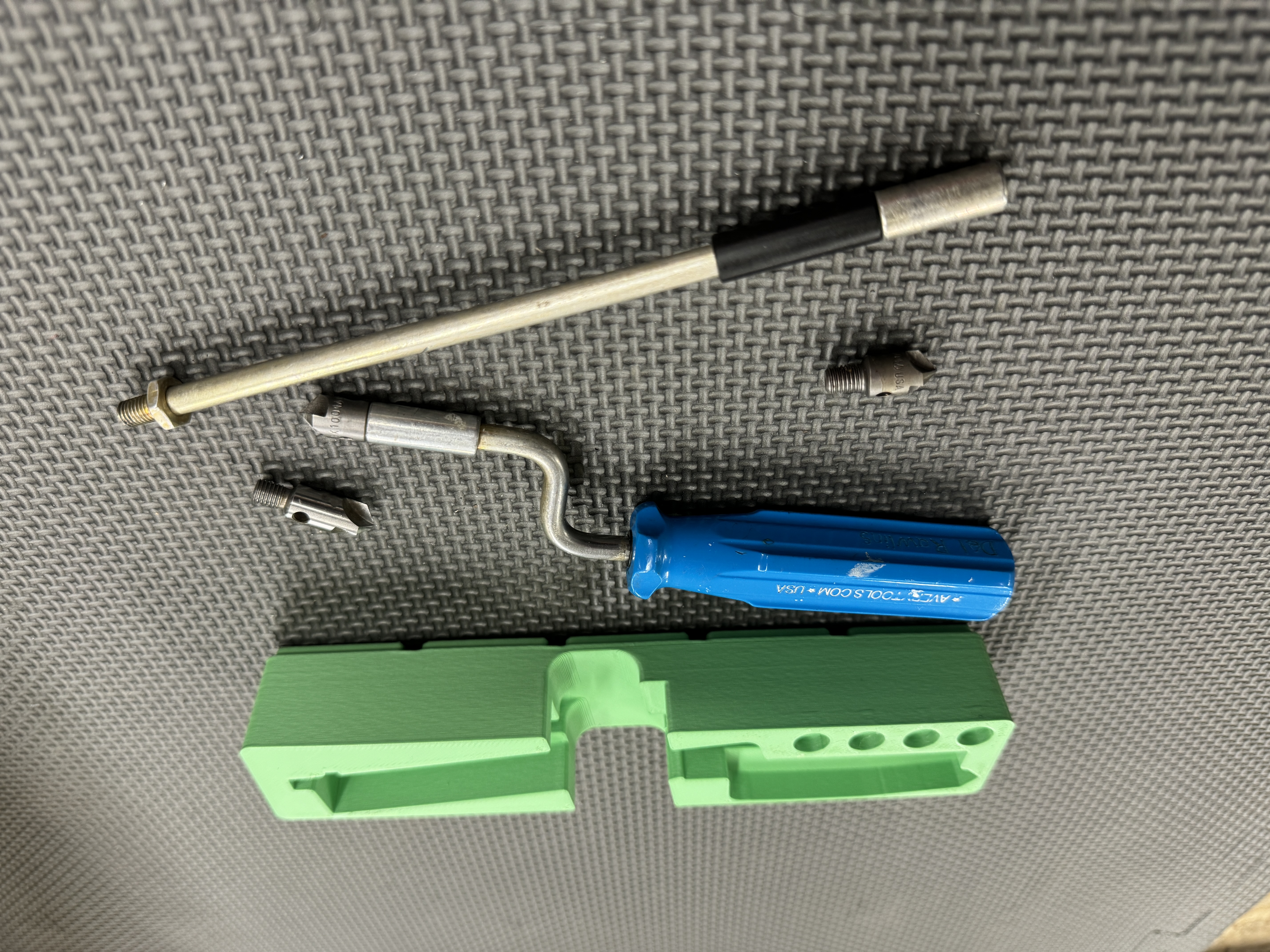 Miniatura 2 do modelo 3D Gridfinity Holder for Avery Deburring Tool