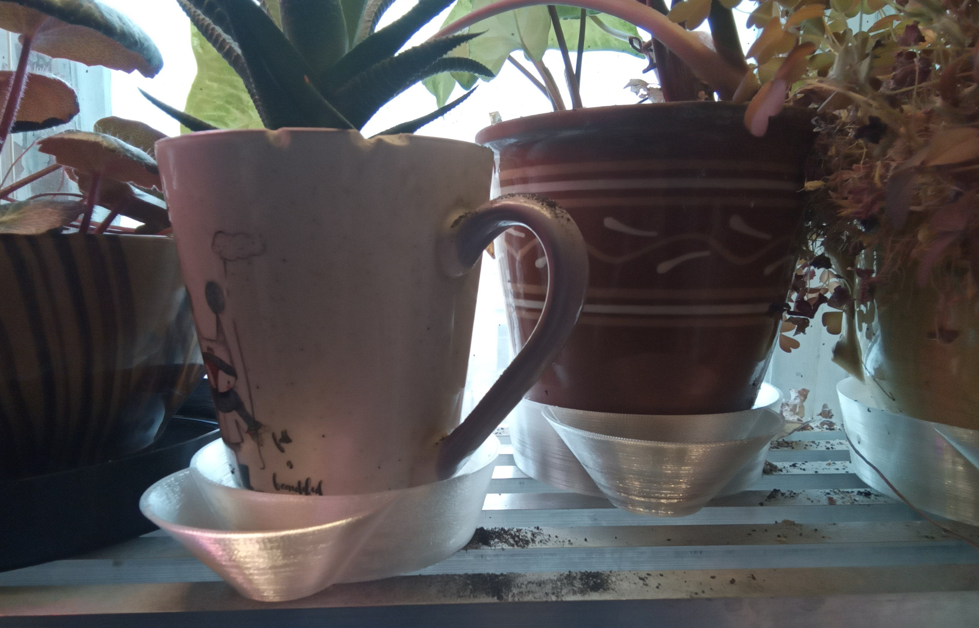 Planter Saucer with Side Funnel (parametric, OpenSCAD)