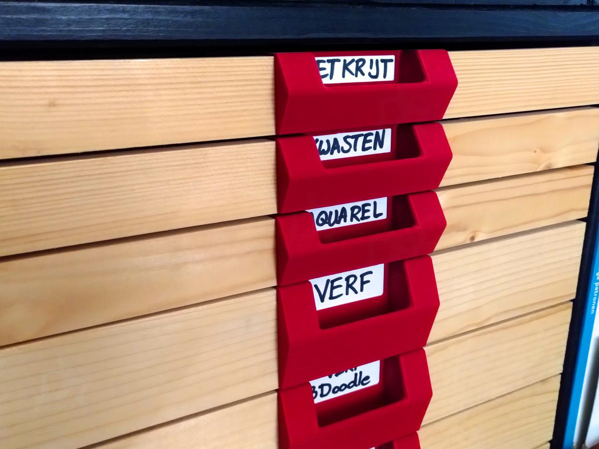 Integrated drawer handles