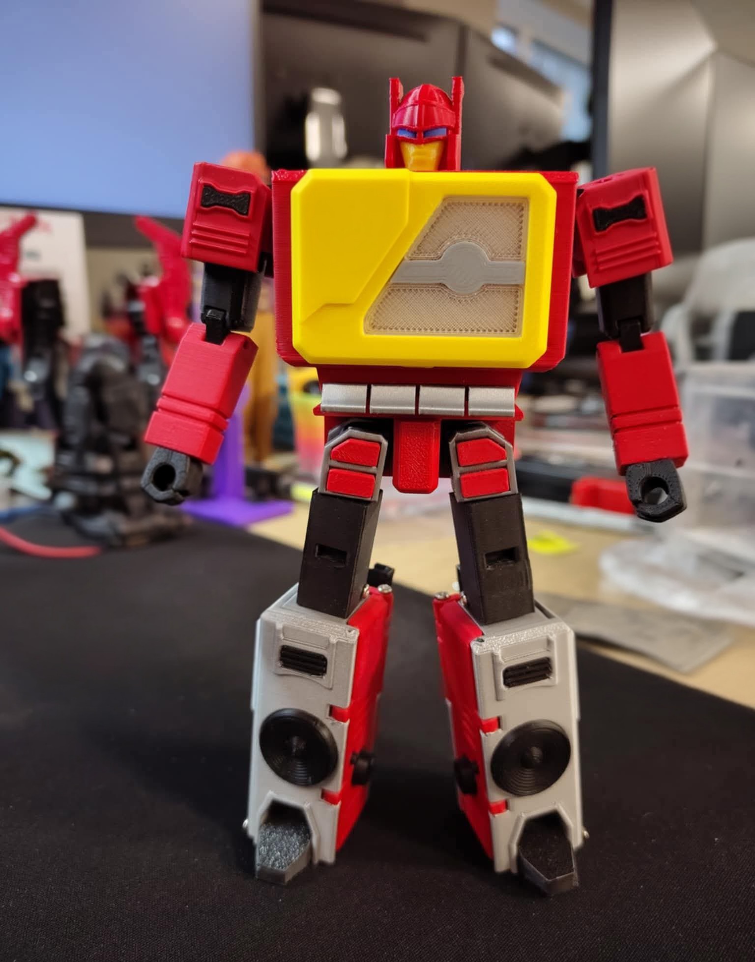Transformers Blaster SS86 scale