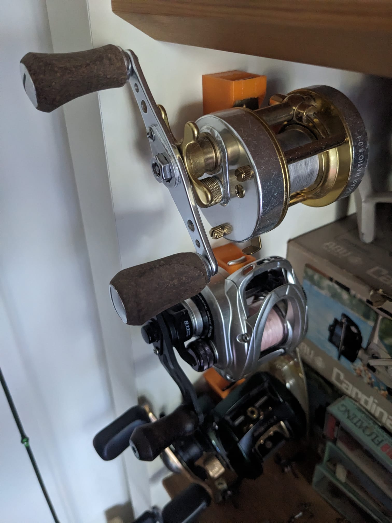 Casting reel holder