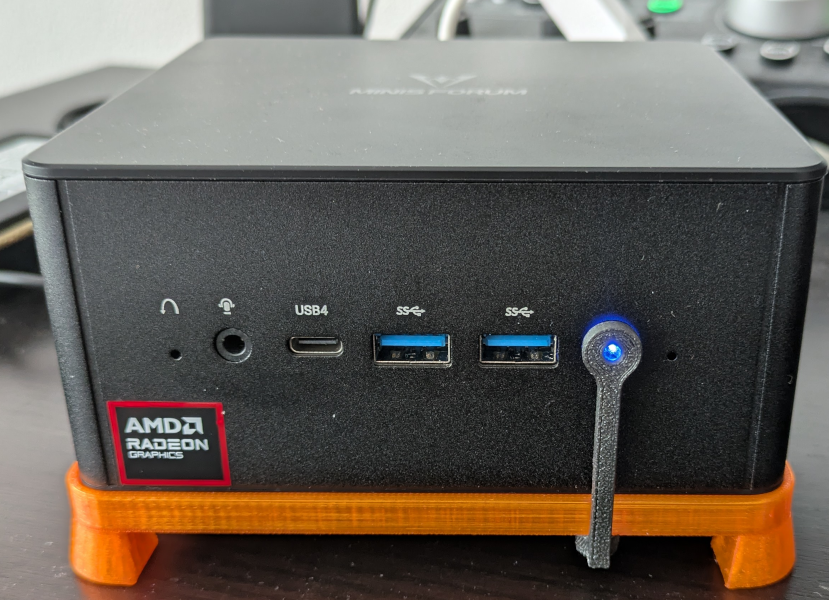 UM890 Pro Stand