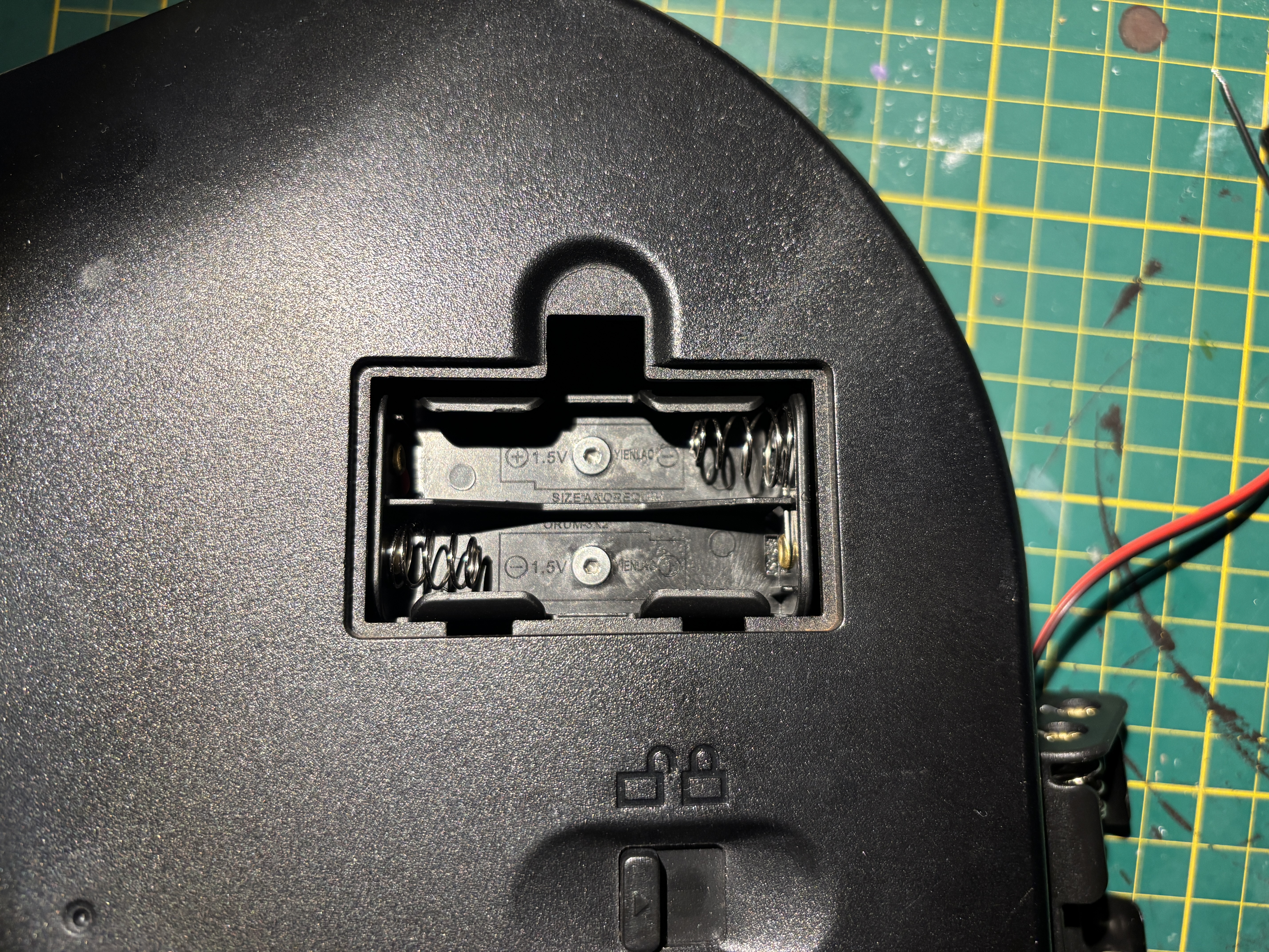 Guitar Hero battery compartment