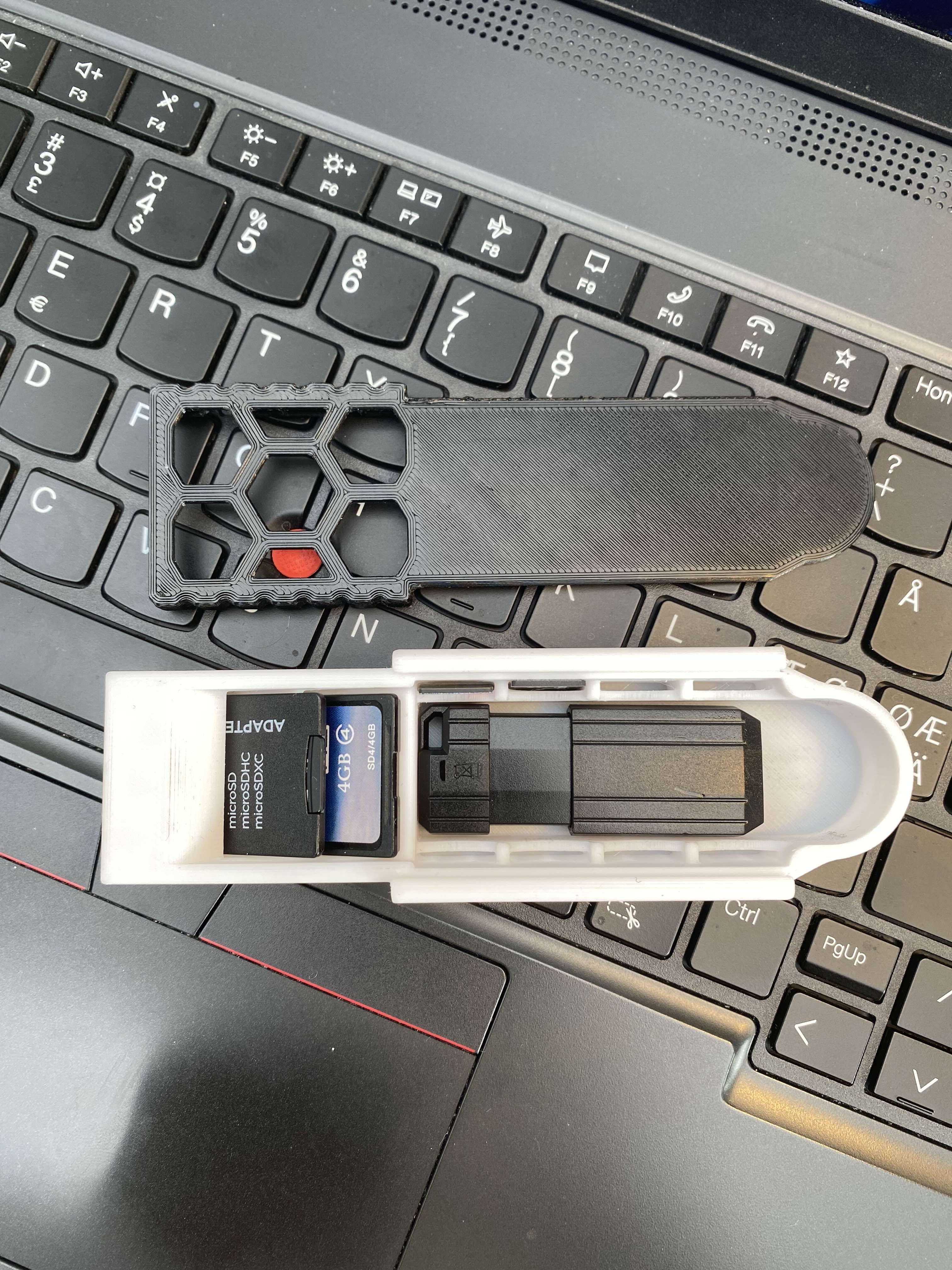 Miniatura 4 do modelo 3D Micro-SD - SD - USB - Case