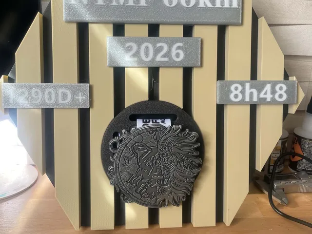 Medal holder Wooden slat style