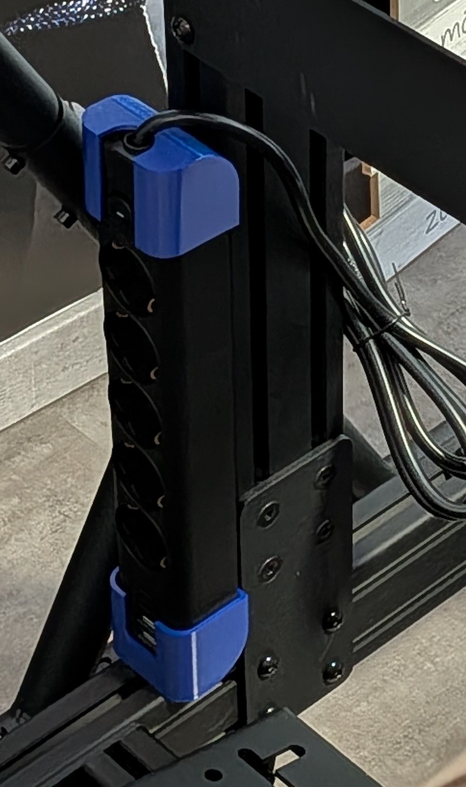Power strip holder / Halter Steckdosenleiste, slot 8 / Nut 8, for Sim Rig