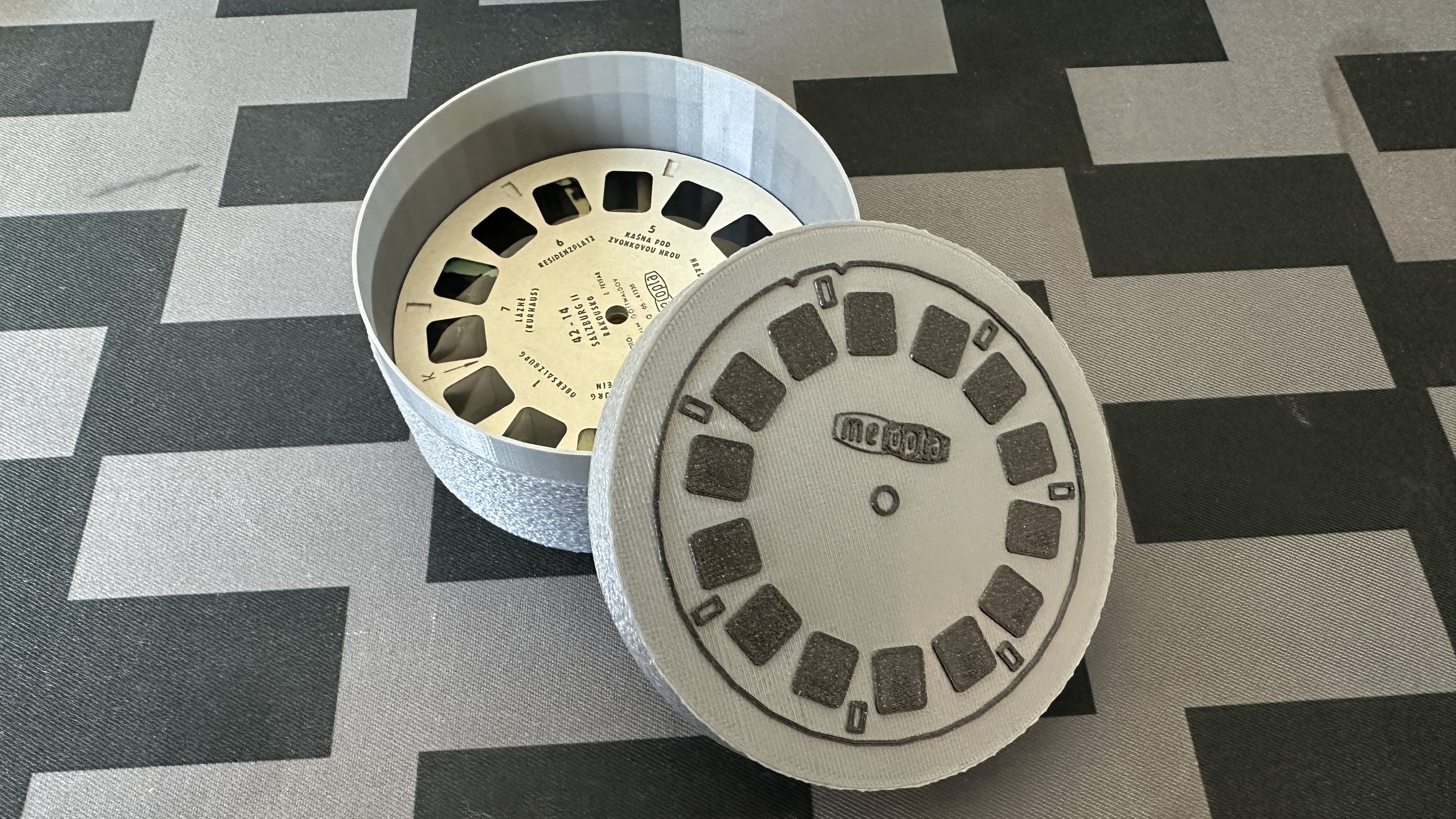 Canister for Viewmaster reels