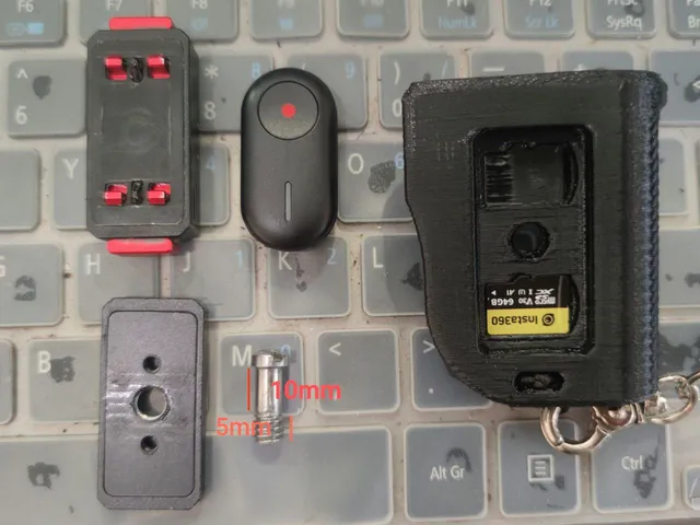insta360 X5 point & shoot camera Grip with mini remote
