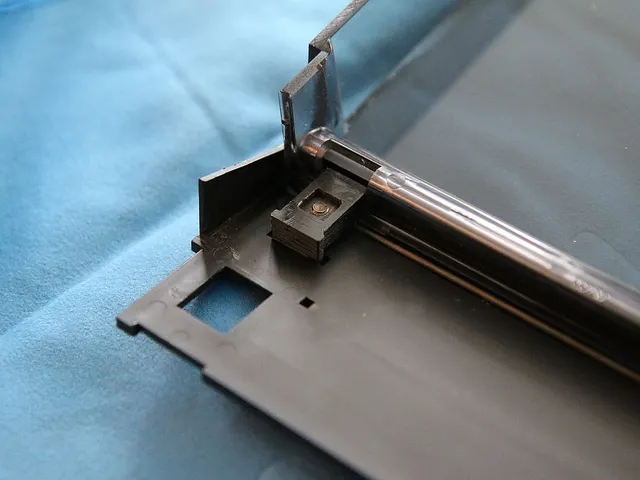 Bang&Olufsen Beogram 2202 - 2402 Deckelhalter und Verstärkung untere Abdeckung - lid holder and stabilisation part for bottom cover