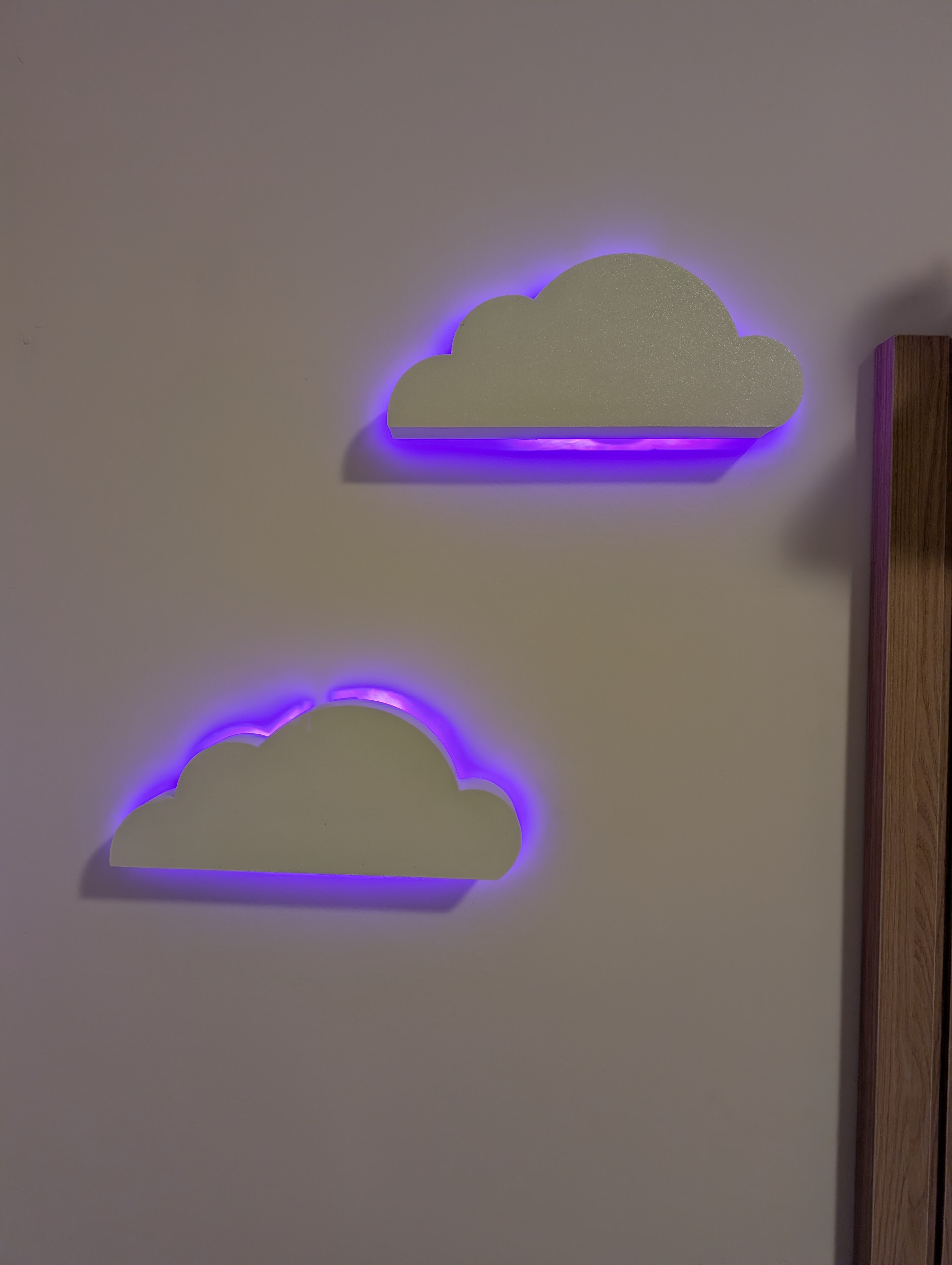 Cloud shaped wall light — thumbnail 4