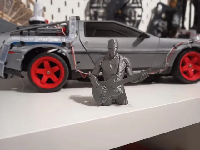 Iron Man rockeando - Busto / Iron Man Rocking Out - Bust: