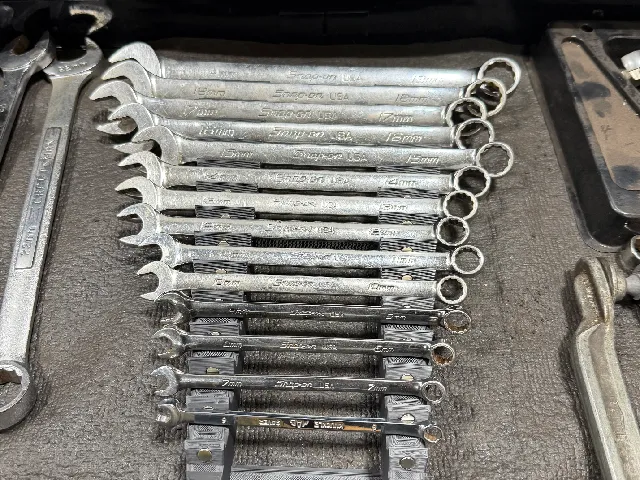 Magnetic wrench holder