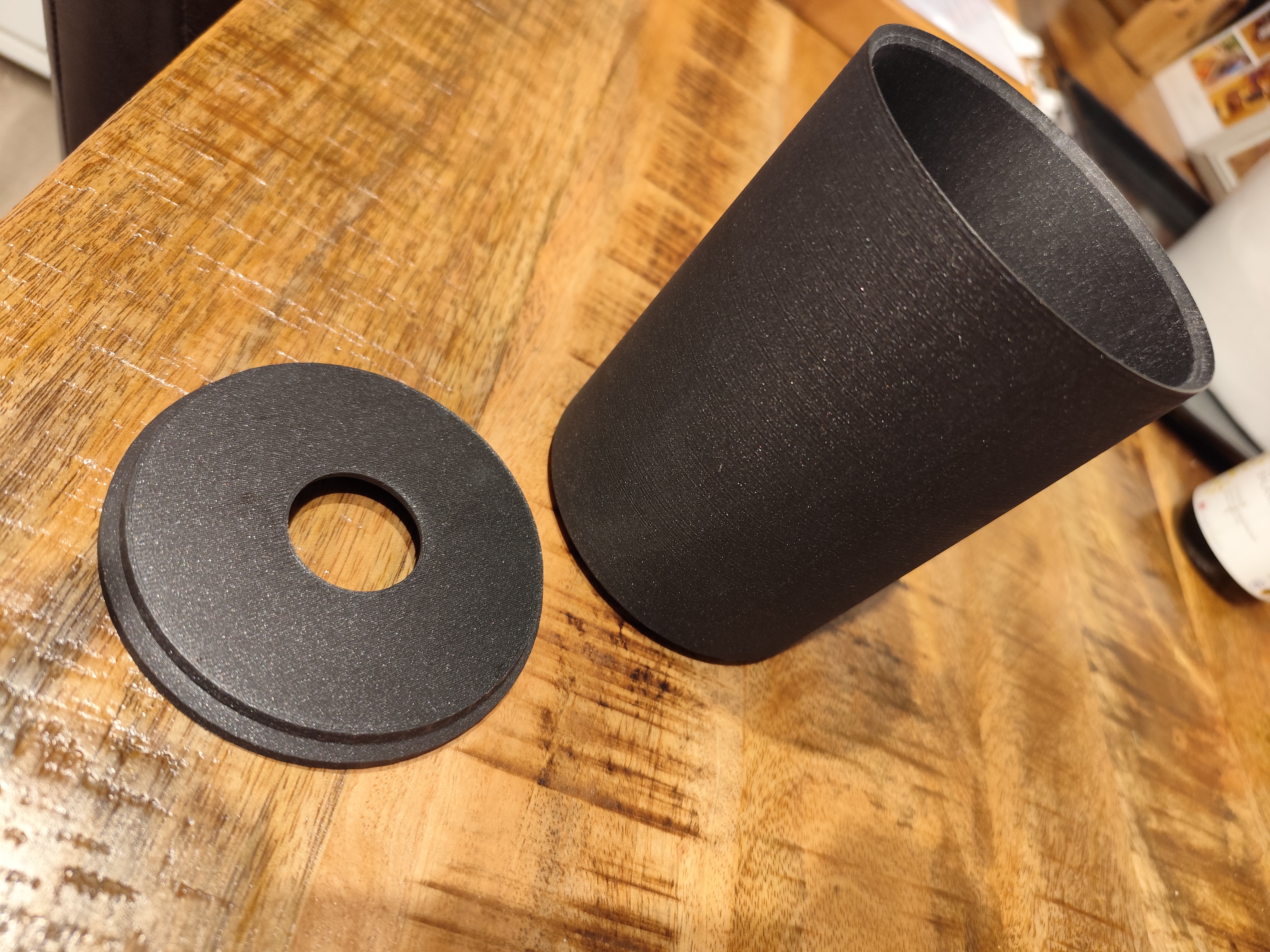 Bin / Trash can with removable lid