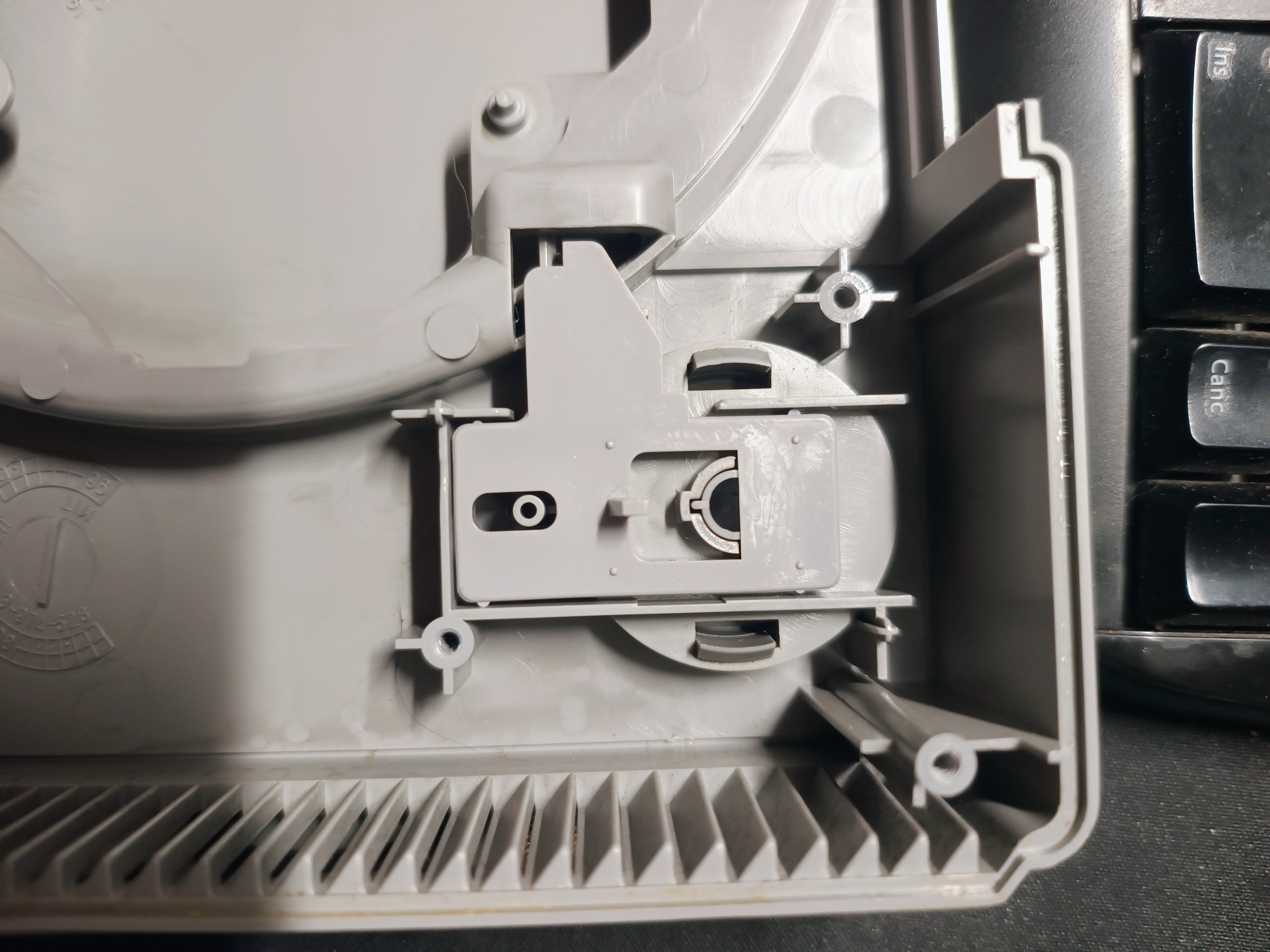 PS1 locking clip — thumbnail 2