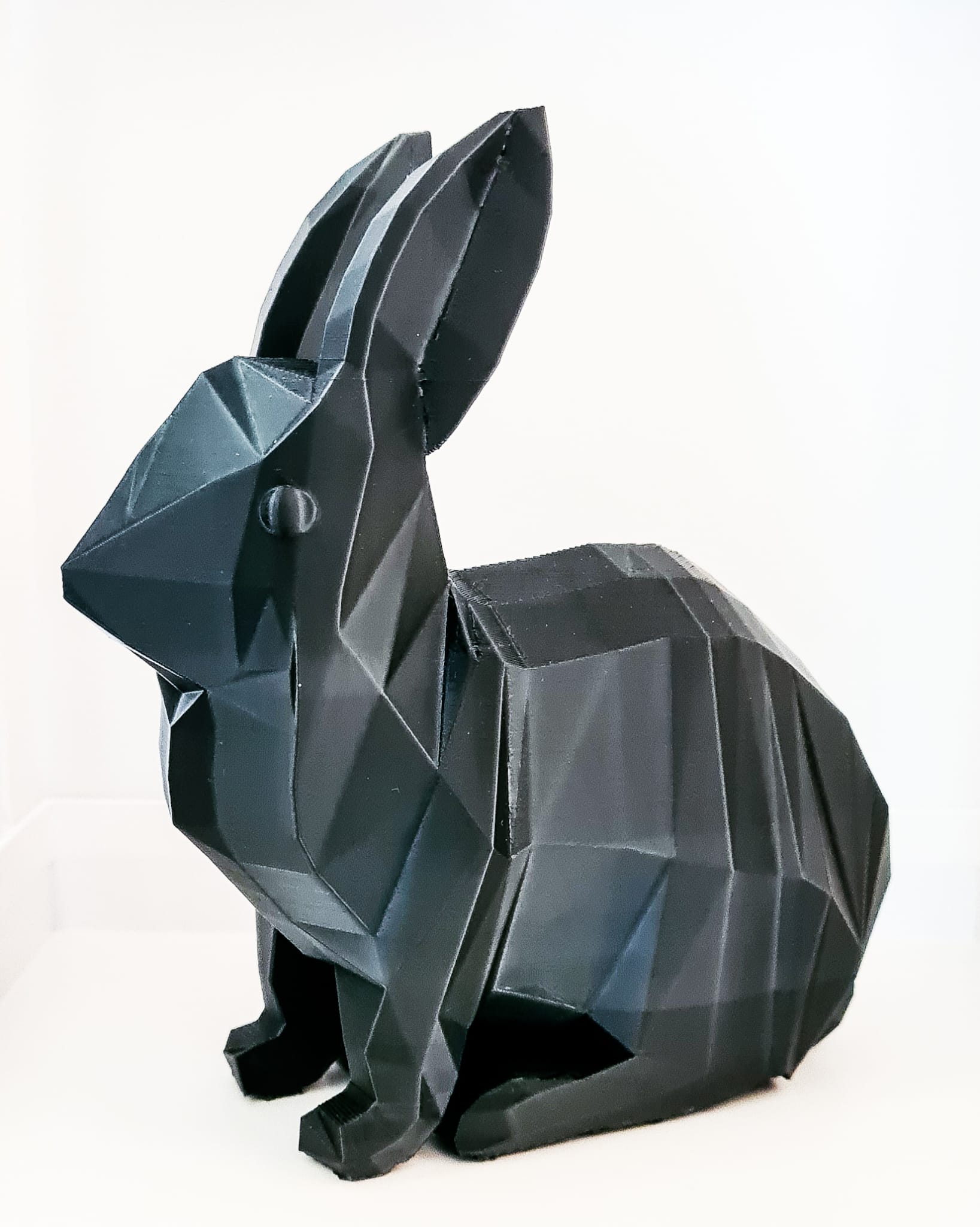 Stylischer Low-Poly Hase – Perfekte Osterdeko