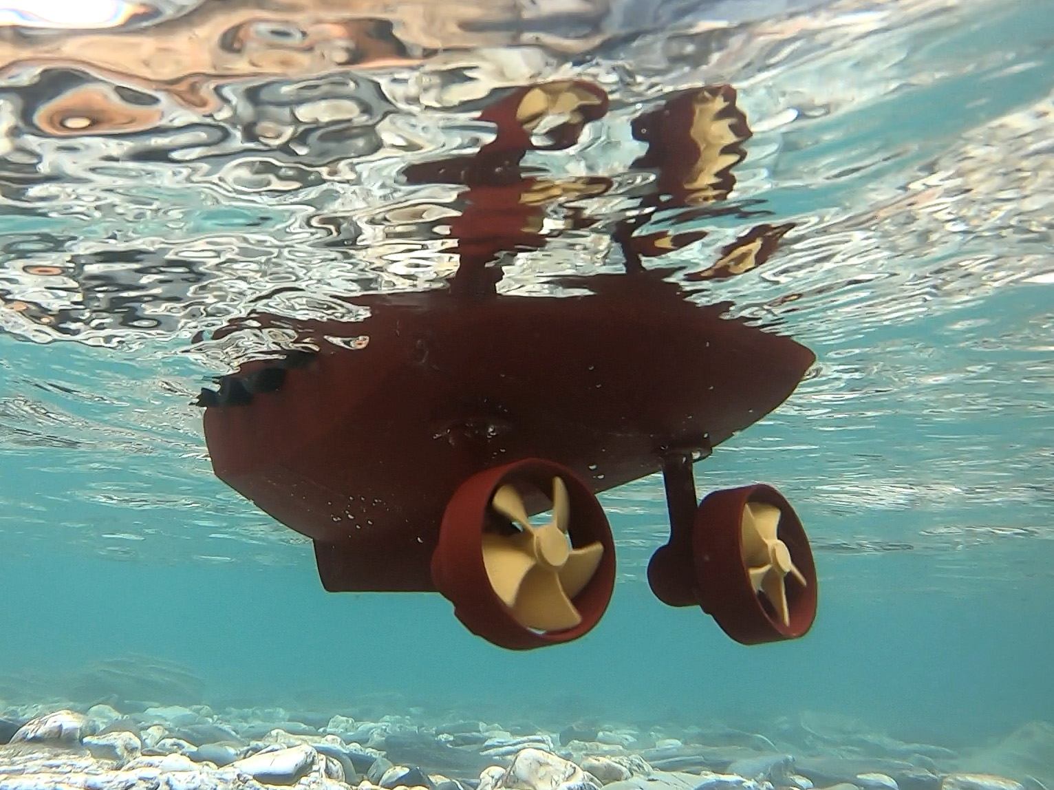 RC Tugboat with Functional Azimuth Thrusters